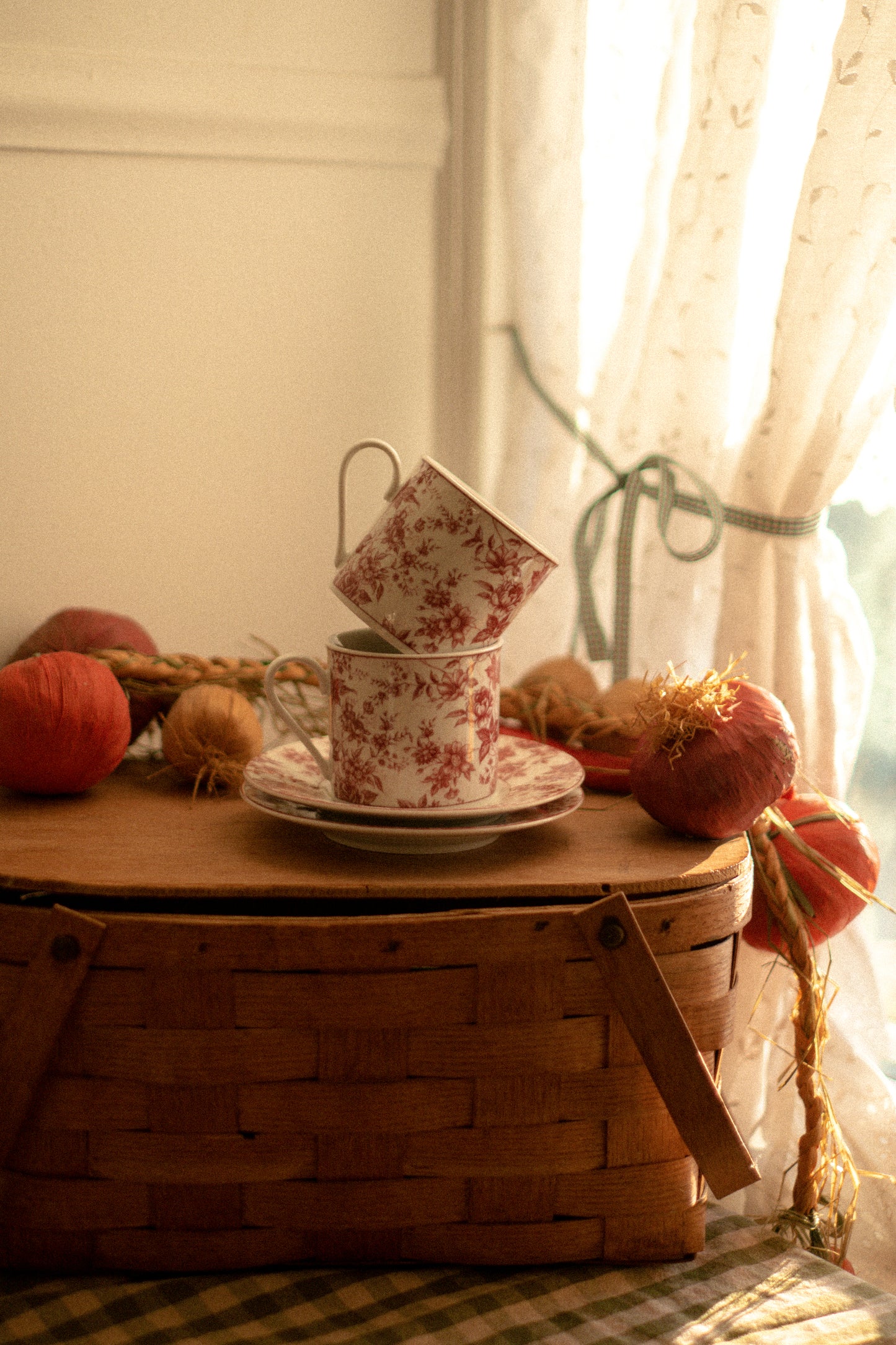 Vintage inspired burgundy floral tea set🍂