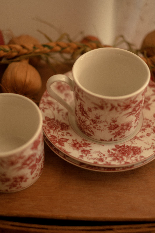 Vintage inspired burgundy floral tea set🍂