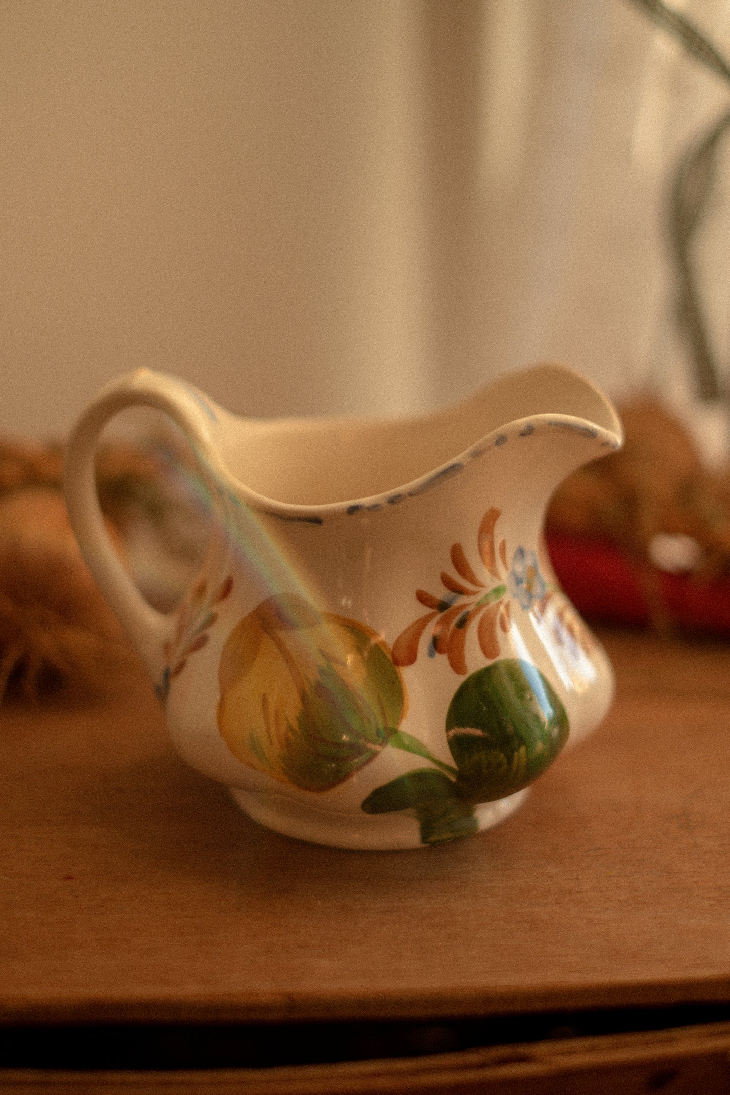 Vintage hand painted creamer dish🌻