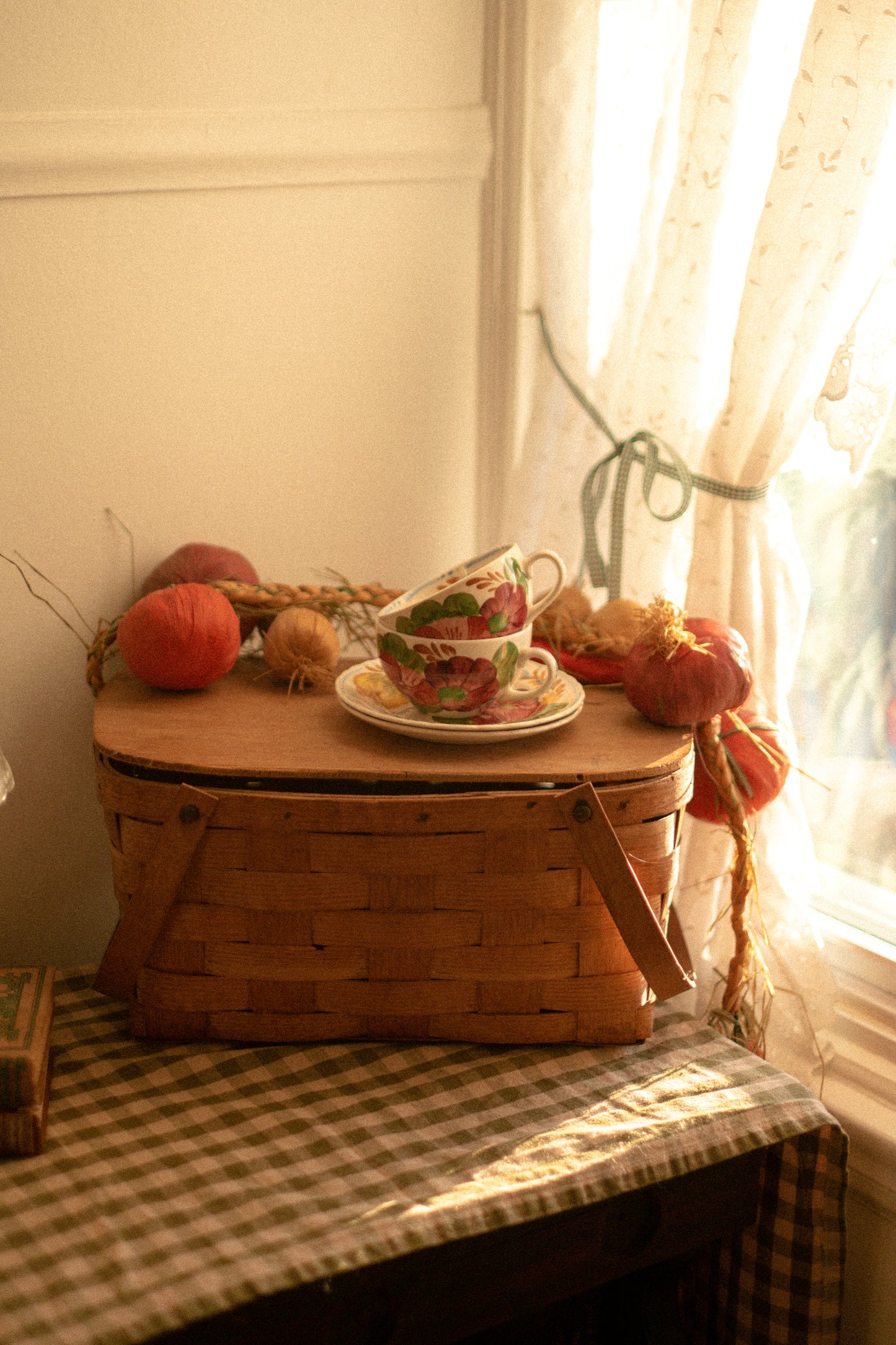 Vintage hand painted autumn tea set☕️