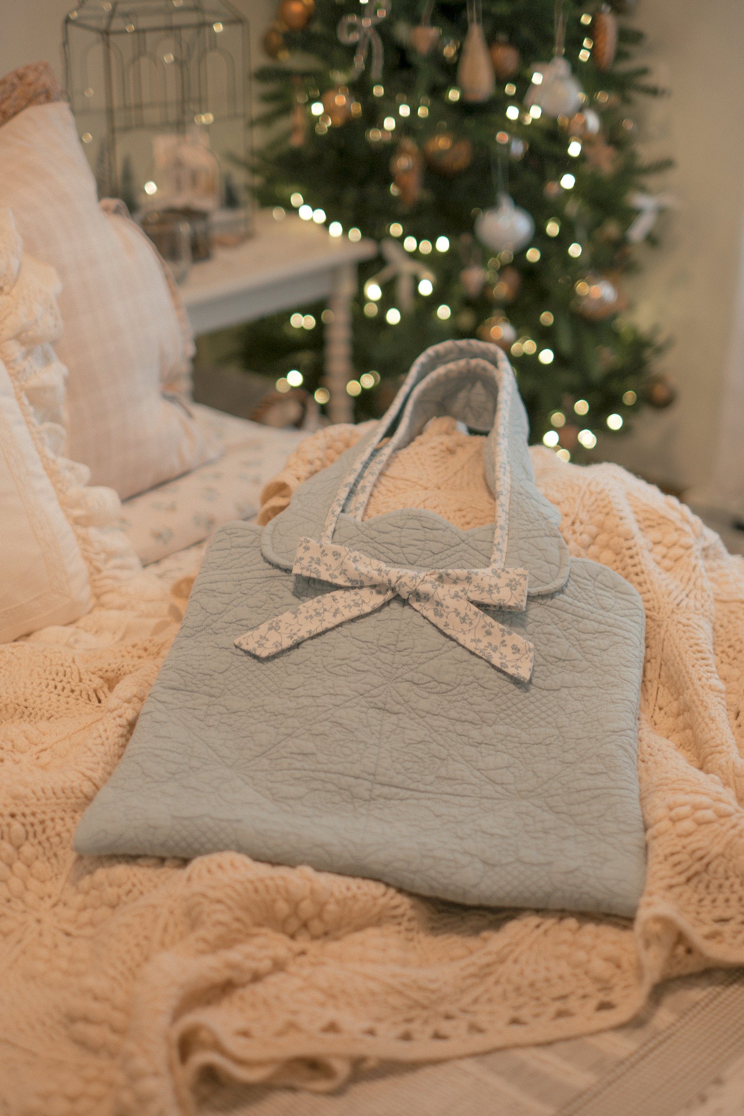 Handmade mini quilted tote bag - fresh snow