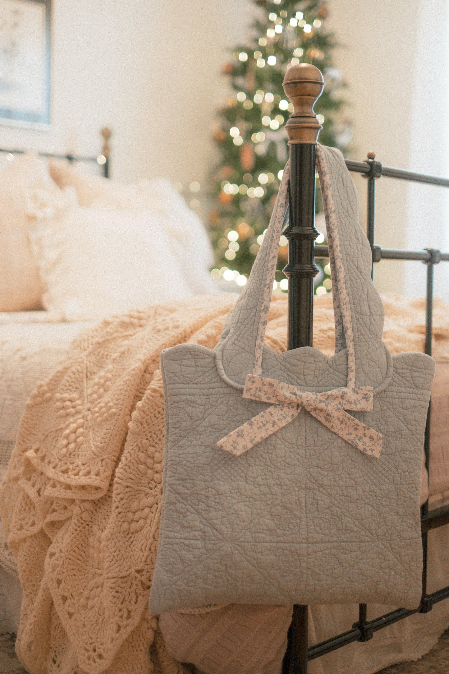 Handmade mini quilted tote bag - fresh snow