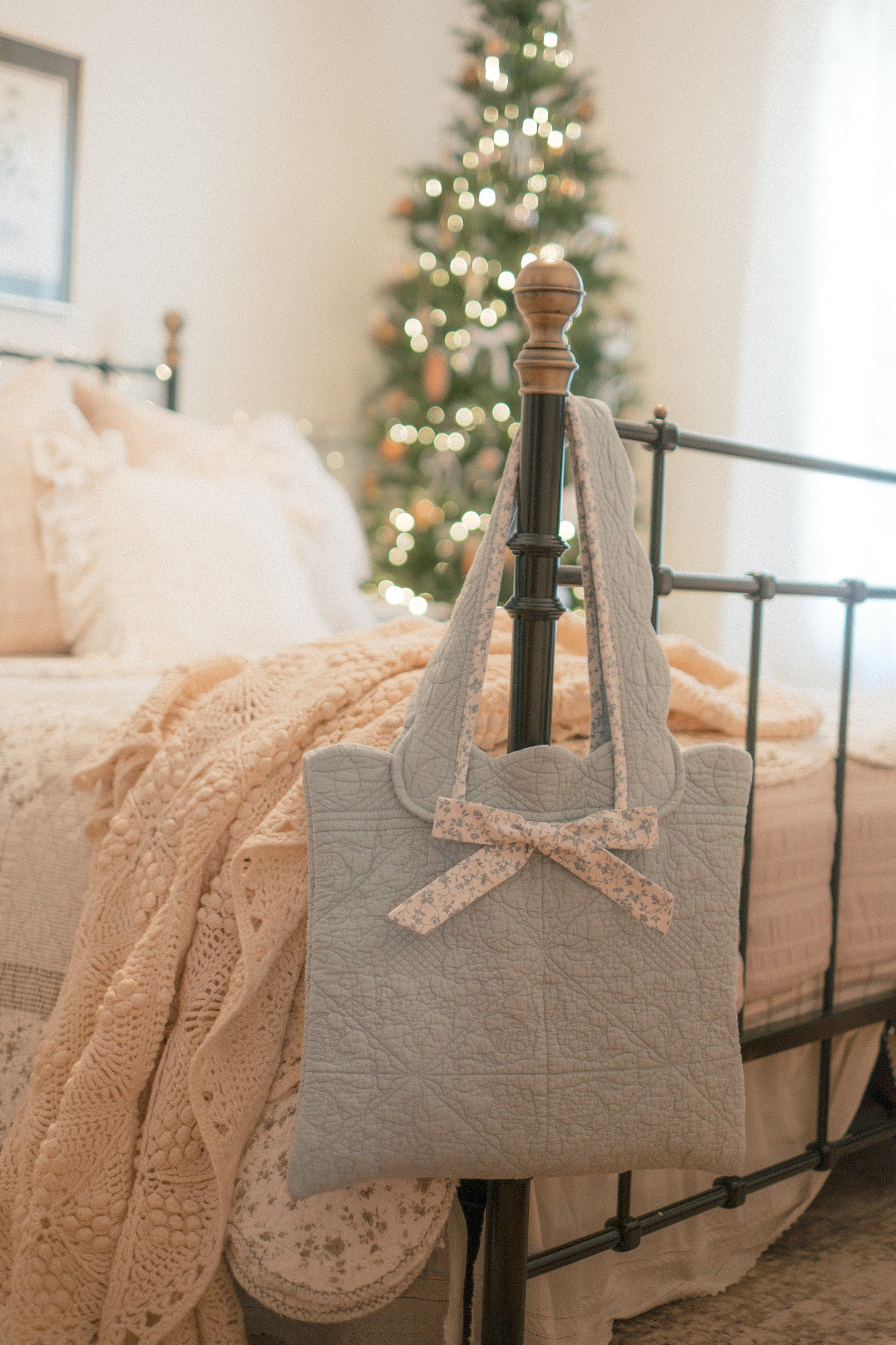 Handmade mini quilted tote bag - fresh snow