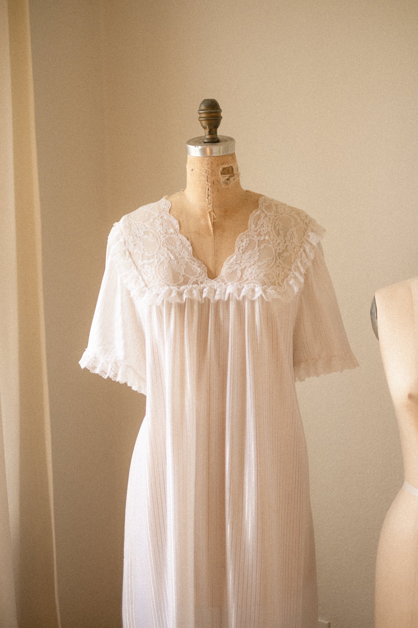 Vintage ruffled lace sleep dress