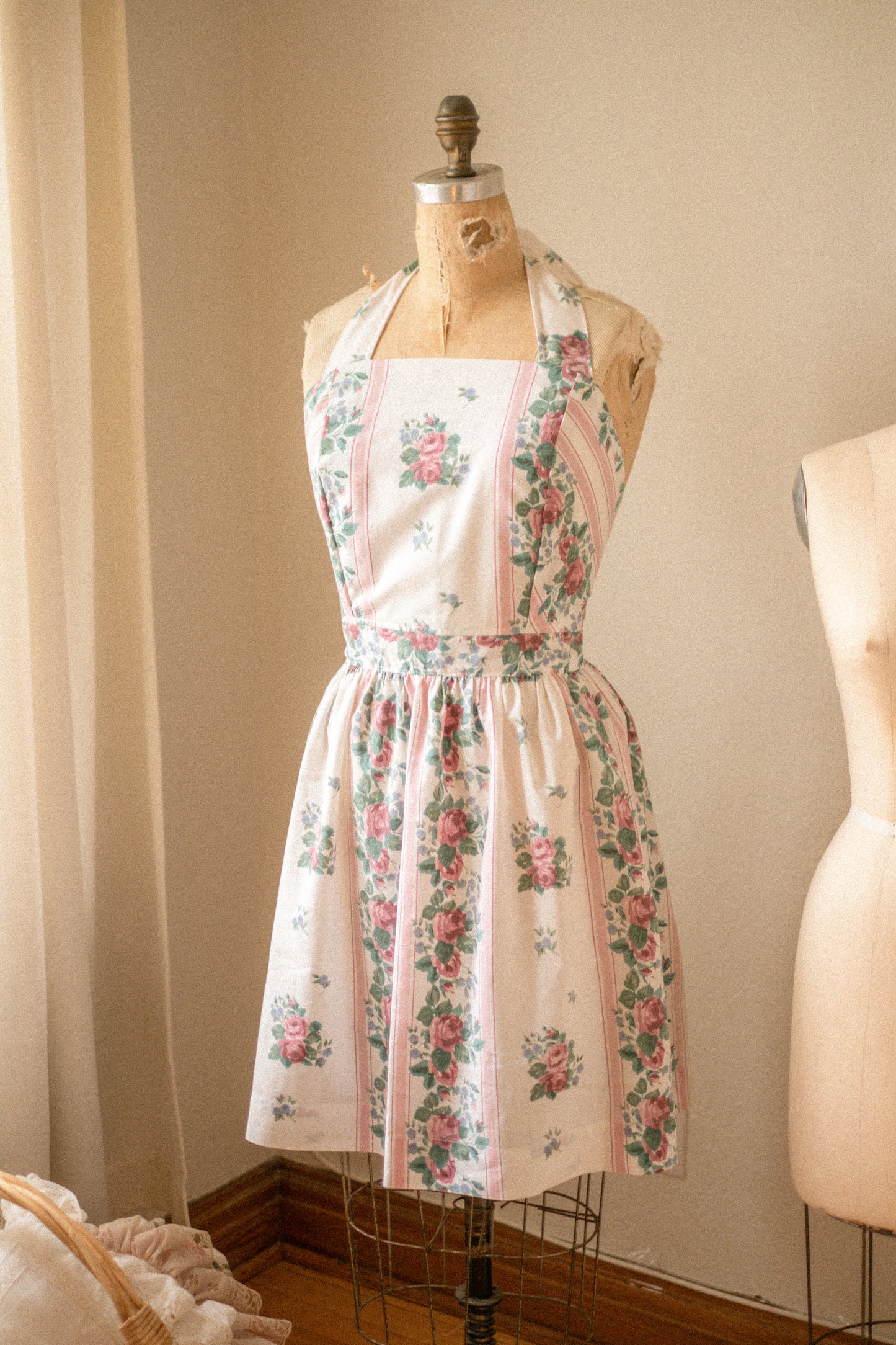 Handmade vintage inspired apron - sugarplum