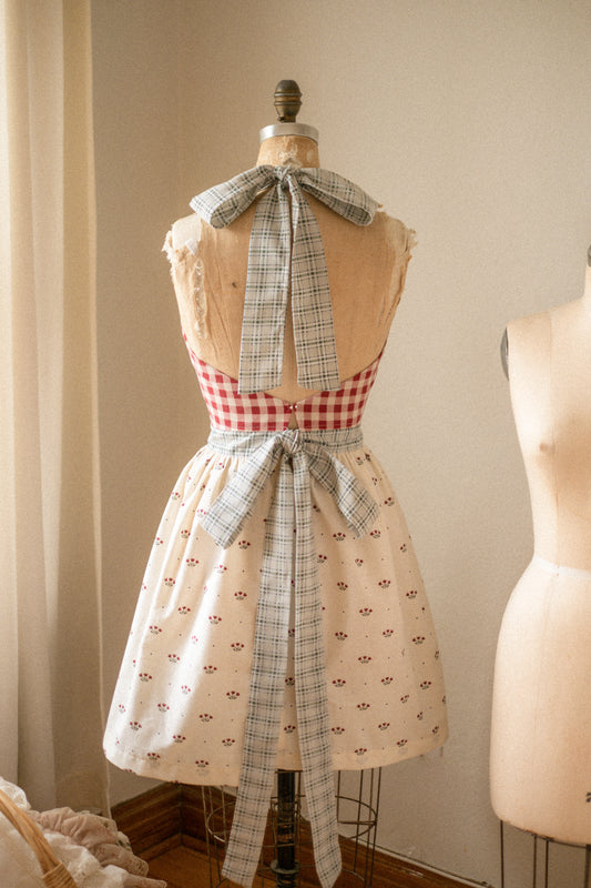 Handmade vintage inspired apron - holiday cottage