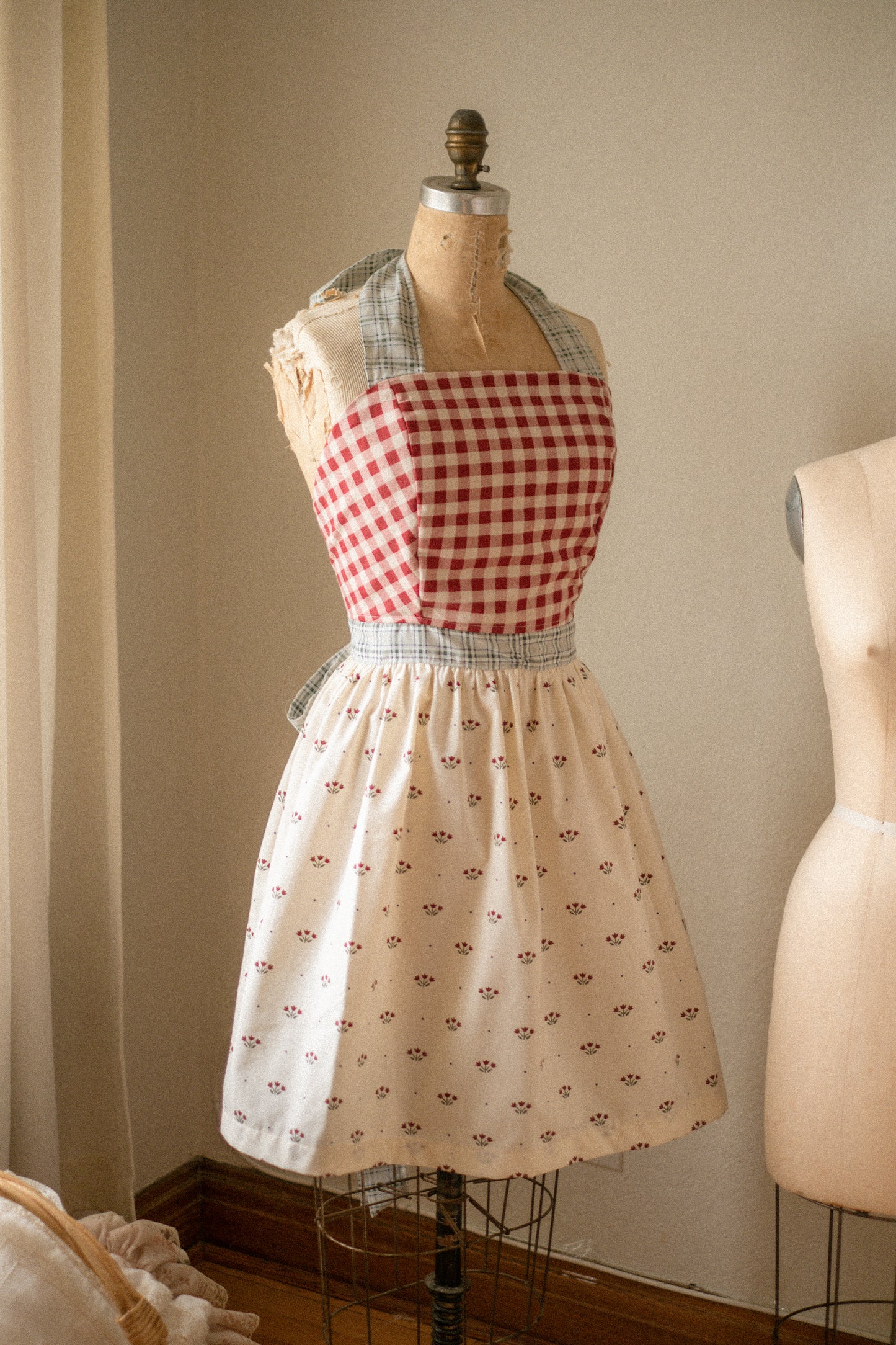 Handmade vintage inspired apron - holiday cottage