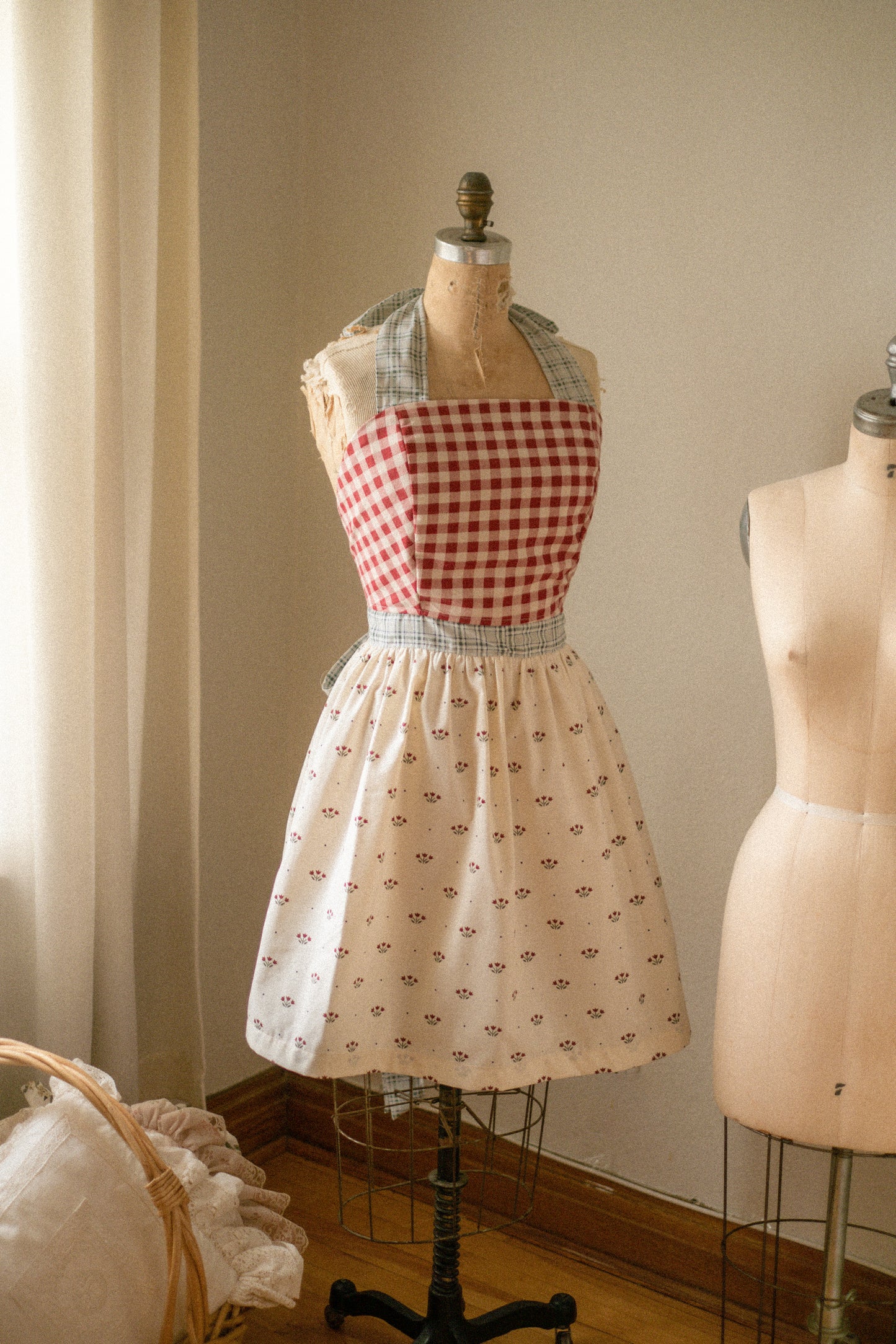 Handmade vintage inspired apron - holiday cottage