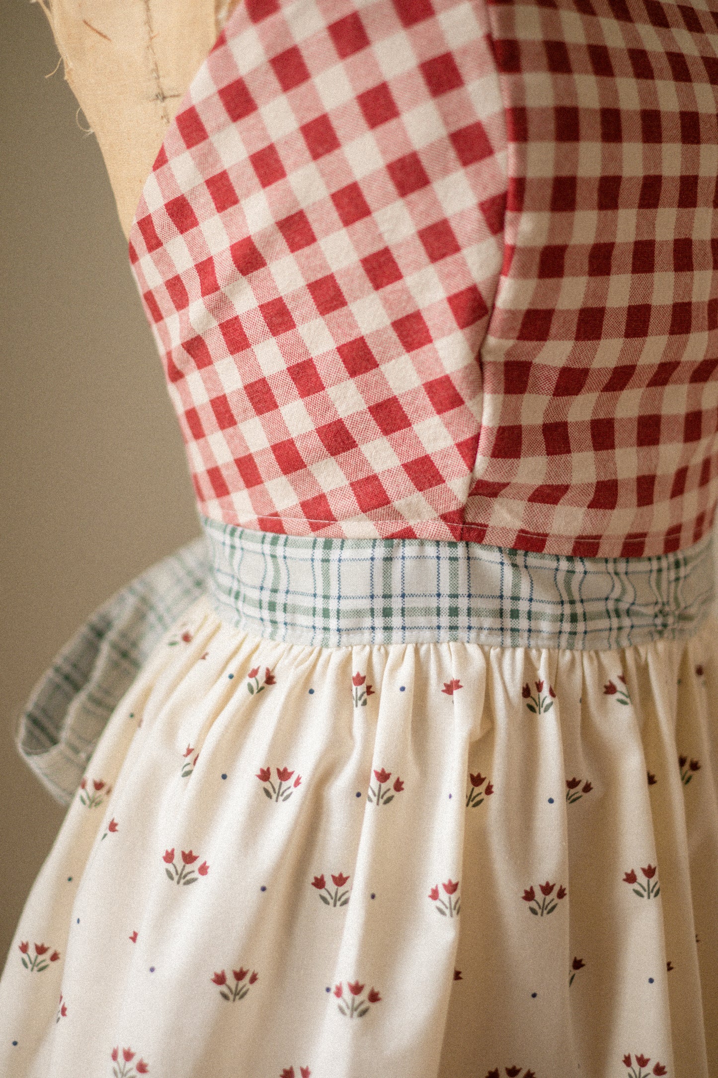 Handmade vintage inspired apron - holiday cottage