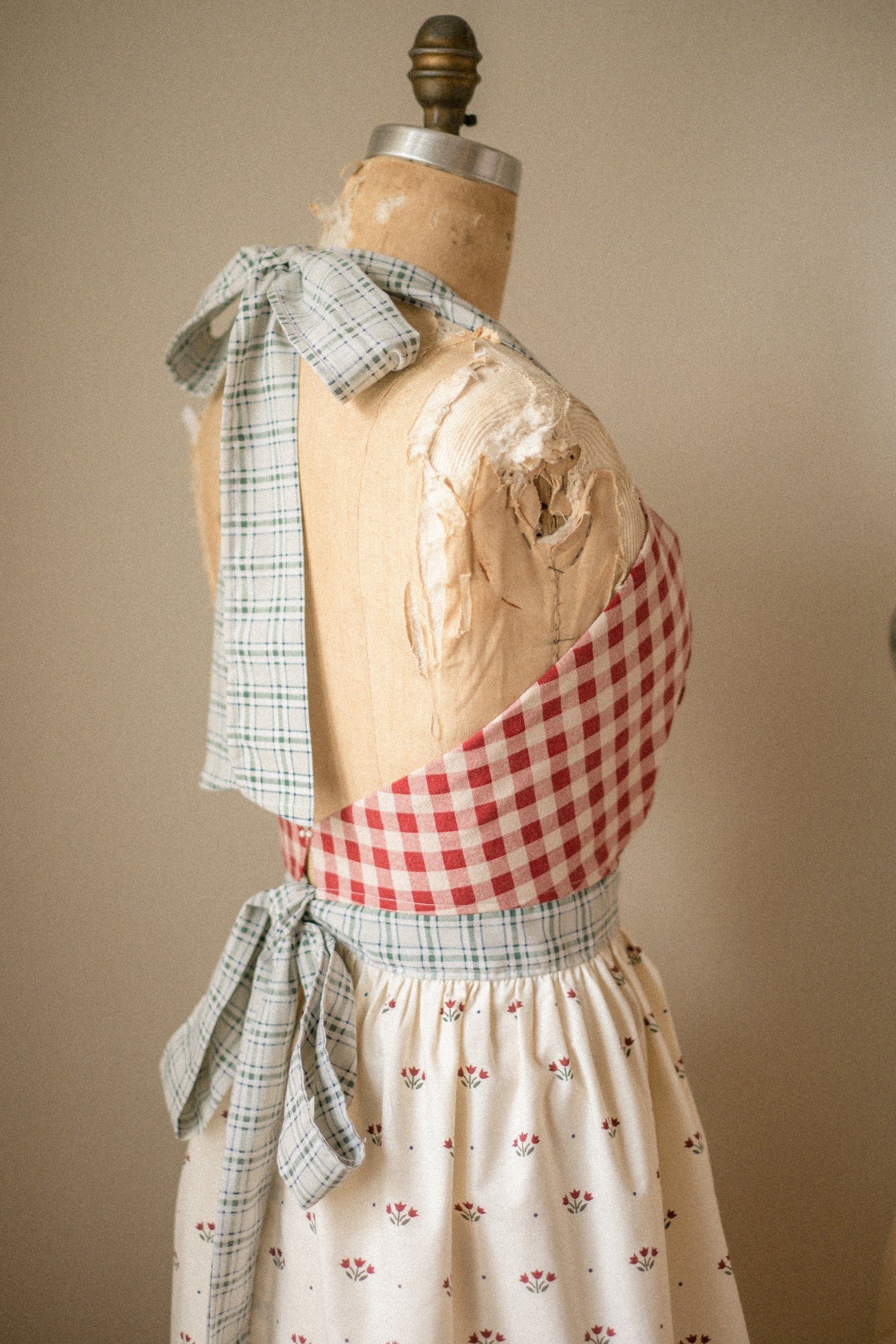 Handmade vintage inspired apron - holiday cottage