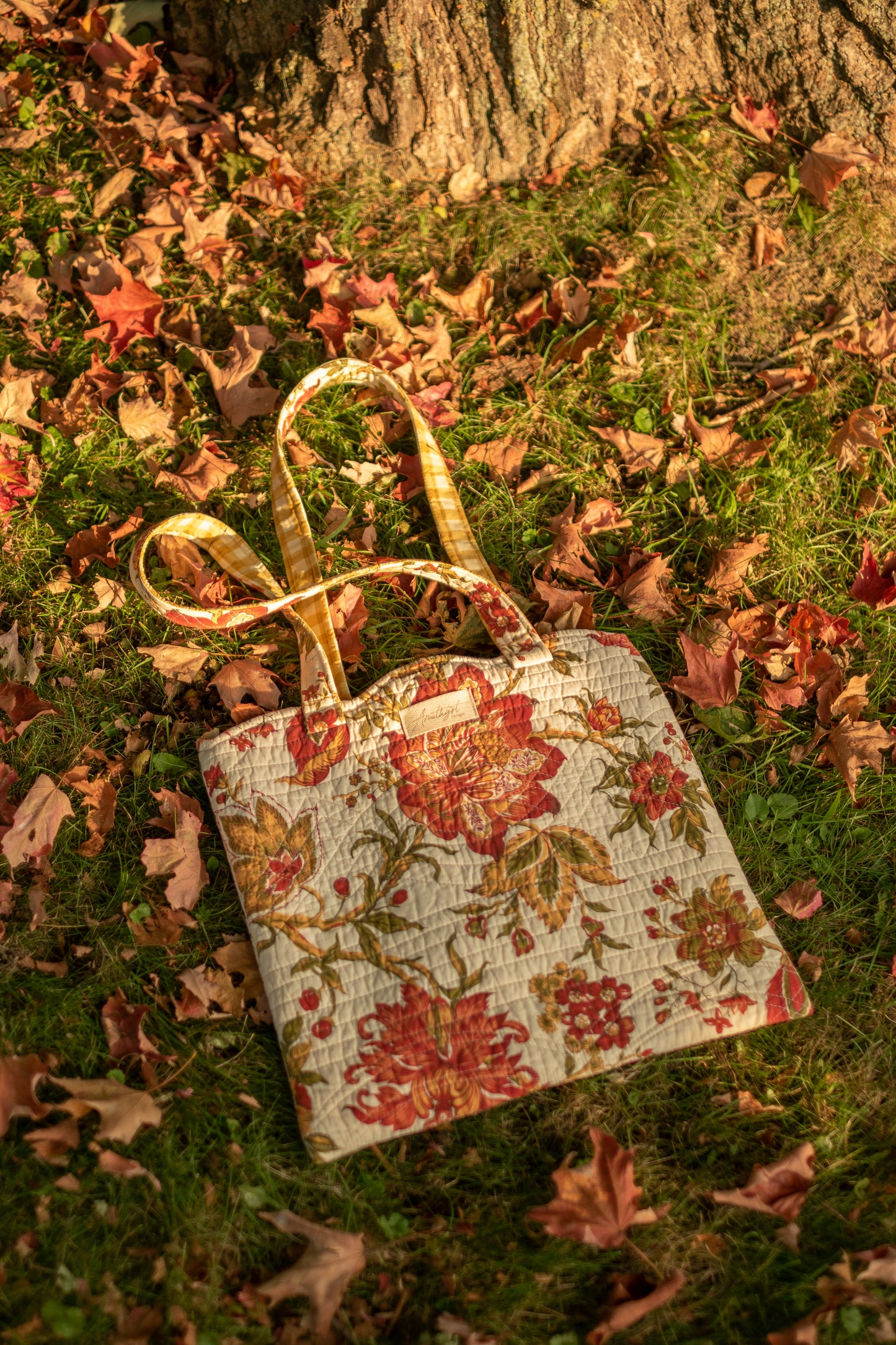 Handmade quilted mini tote bag - Apple