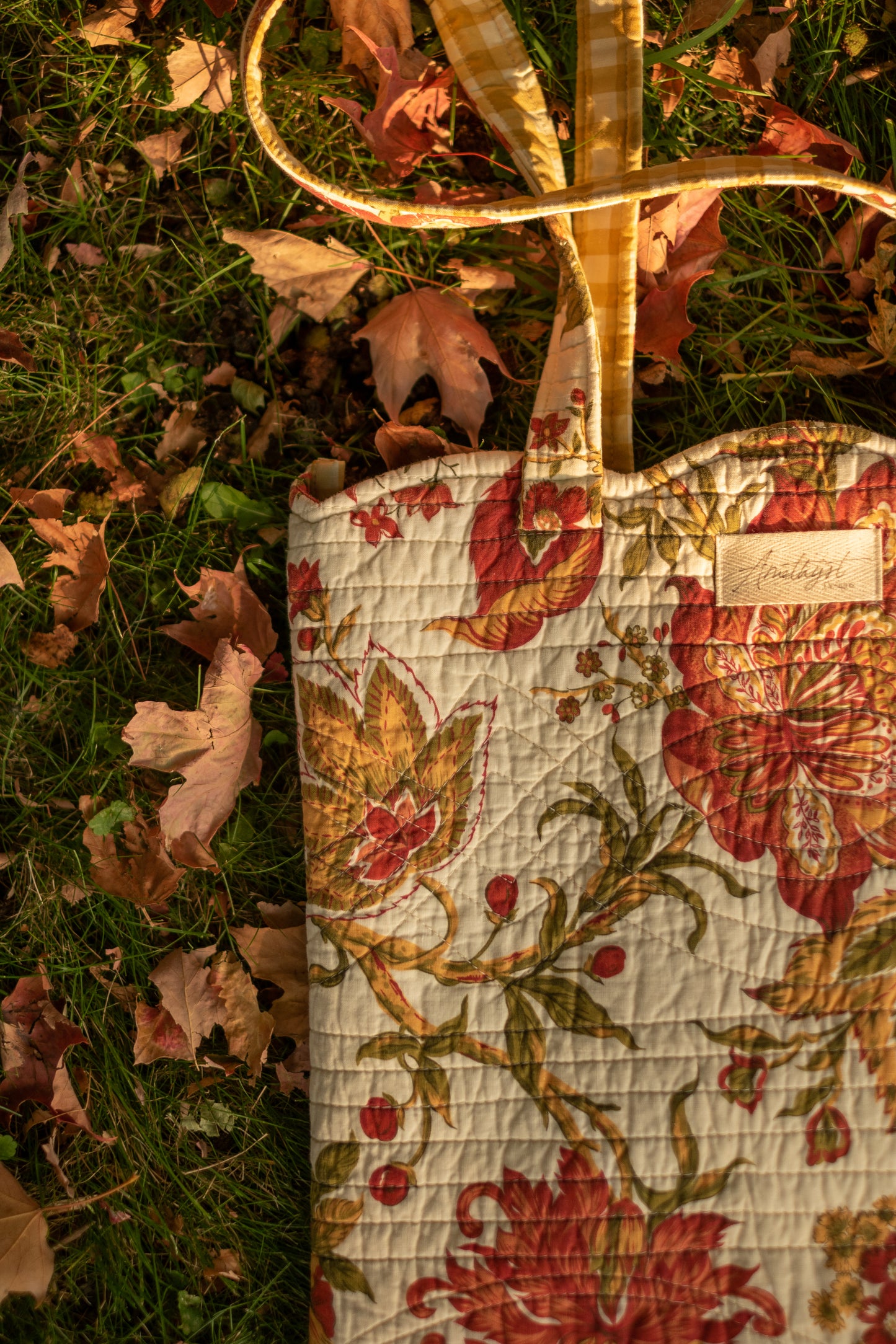 Handmade quilted mini tote bag - Apple