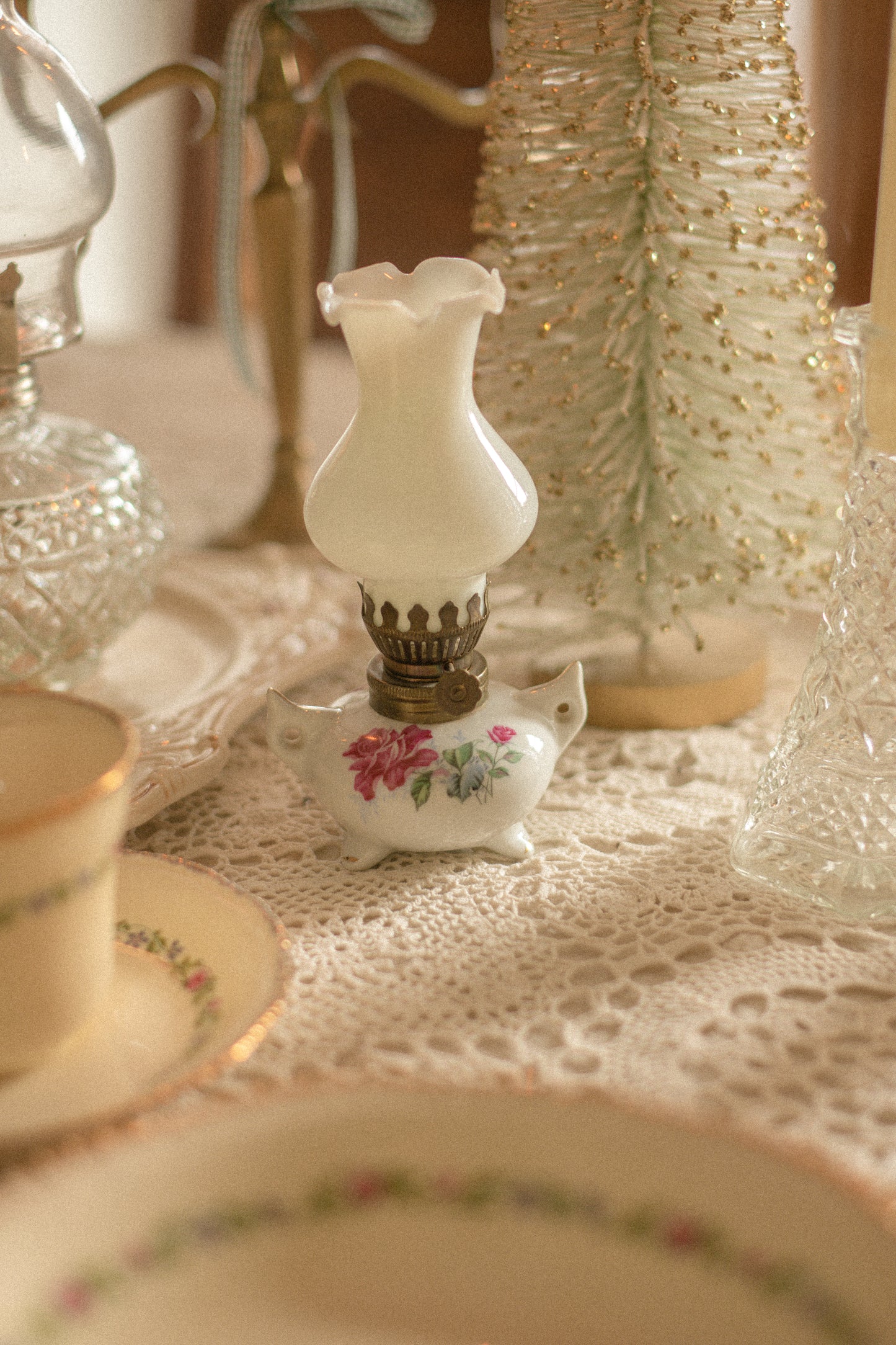Vintage ceramic floral oil lamp