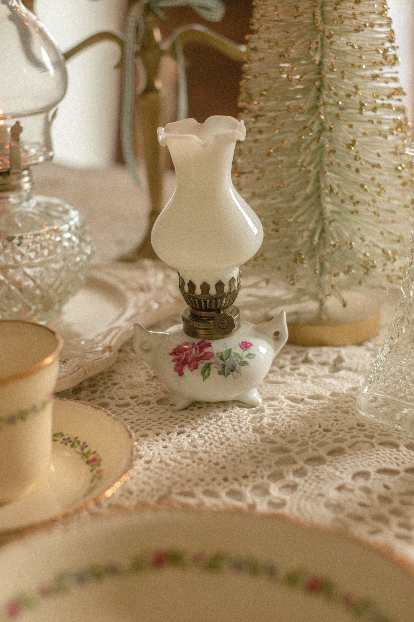 Vintage ceramic floral oil lamp
