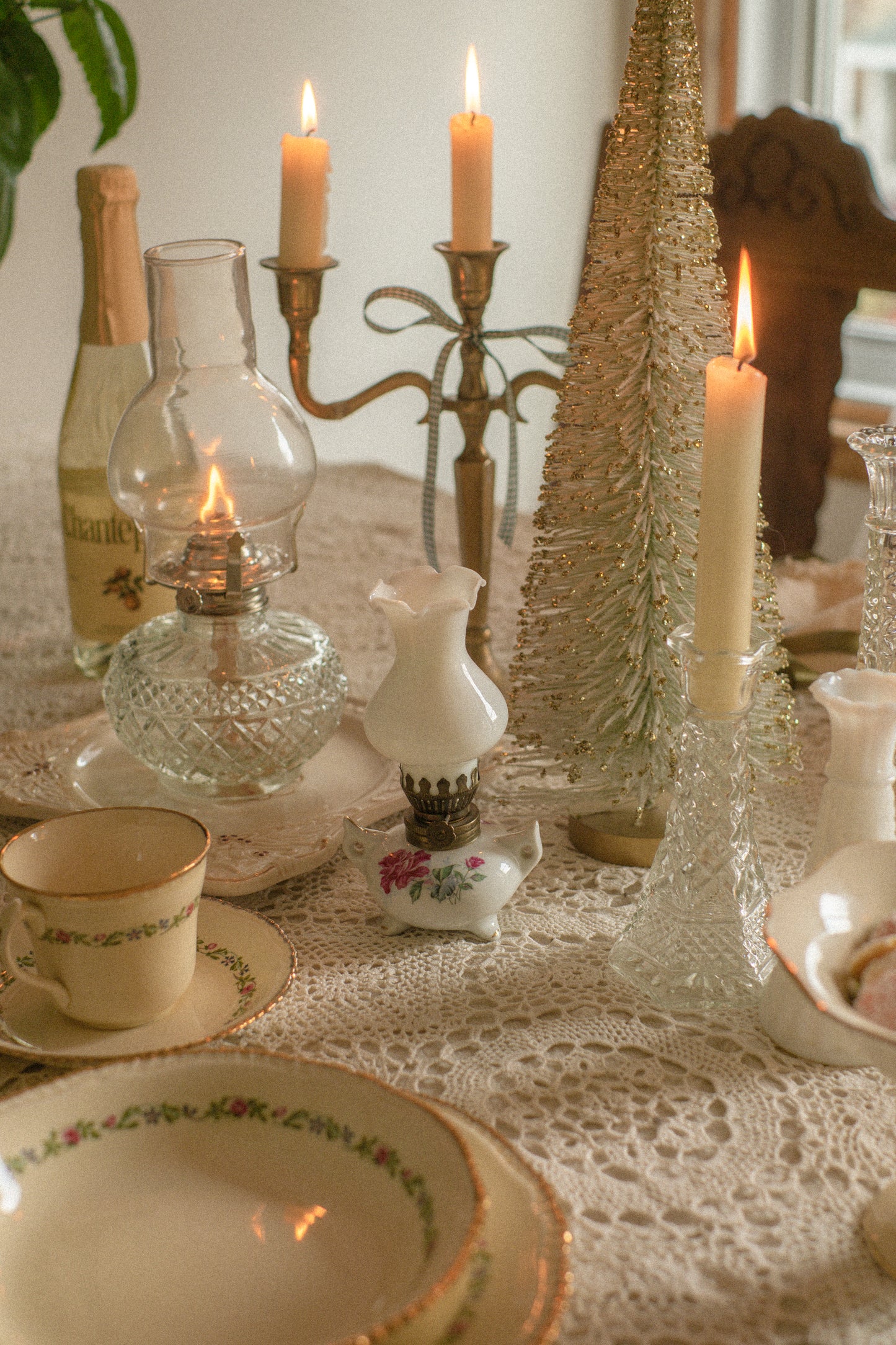 Vintage ceramic floral oil lamp