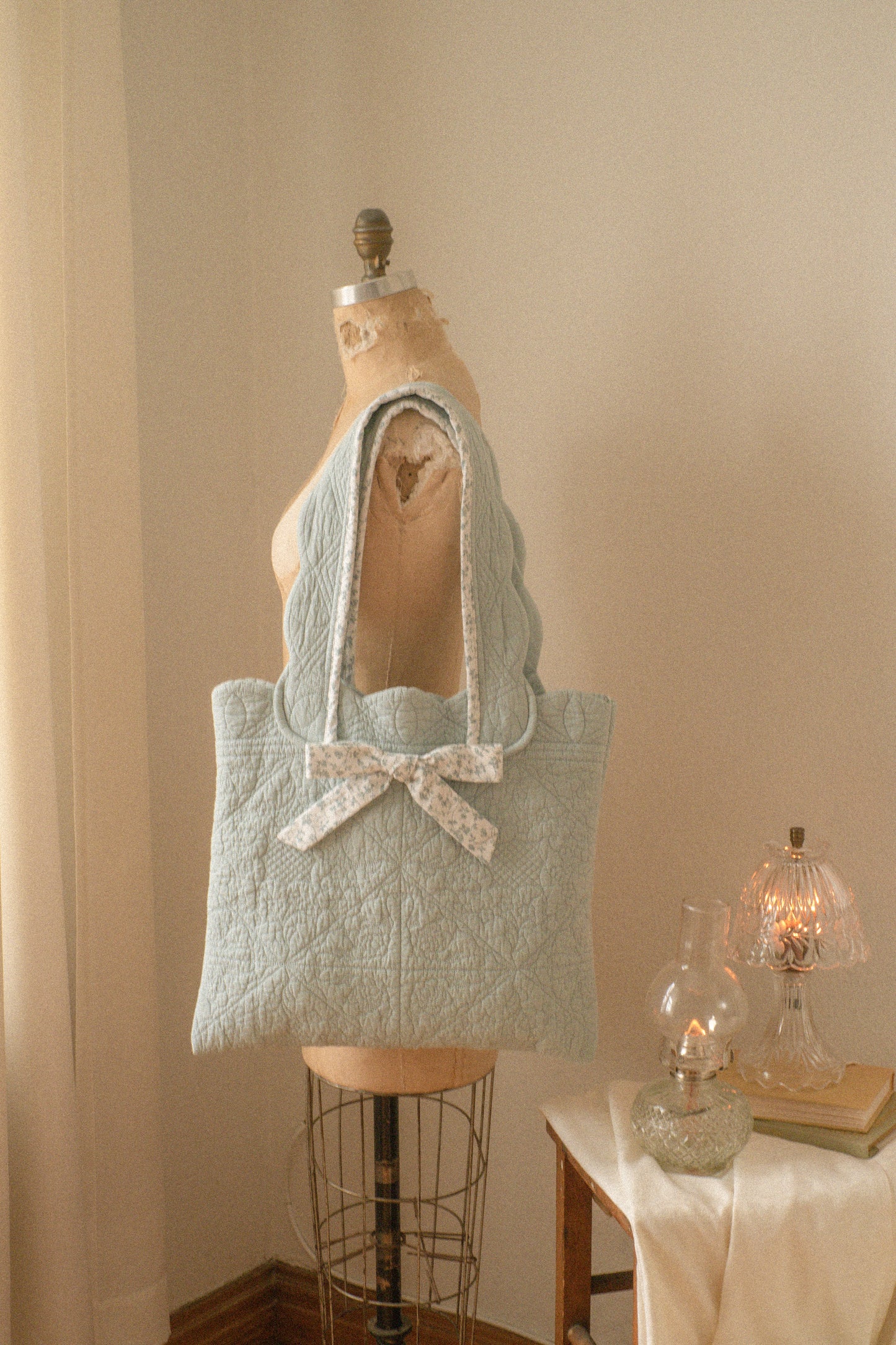 Handmade mini quilted tote bag - fresh snow