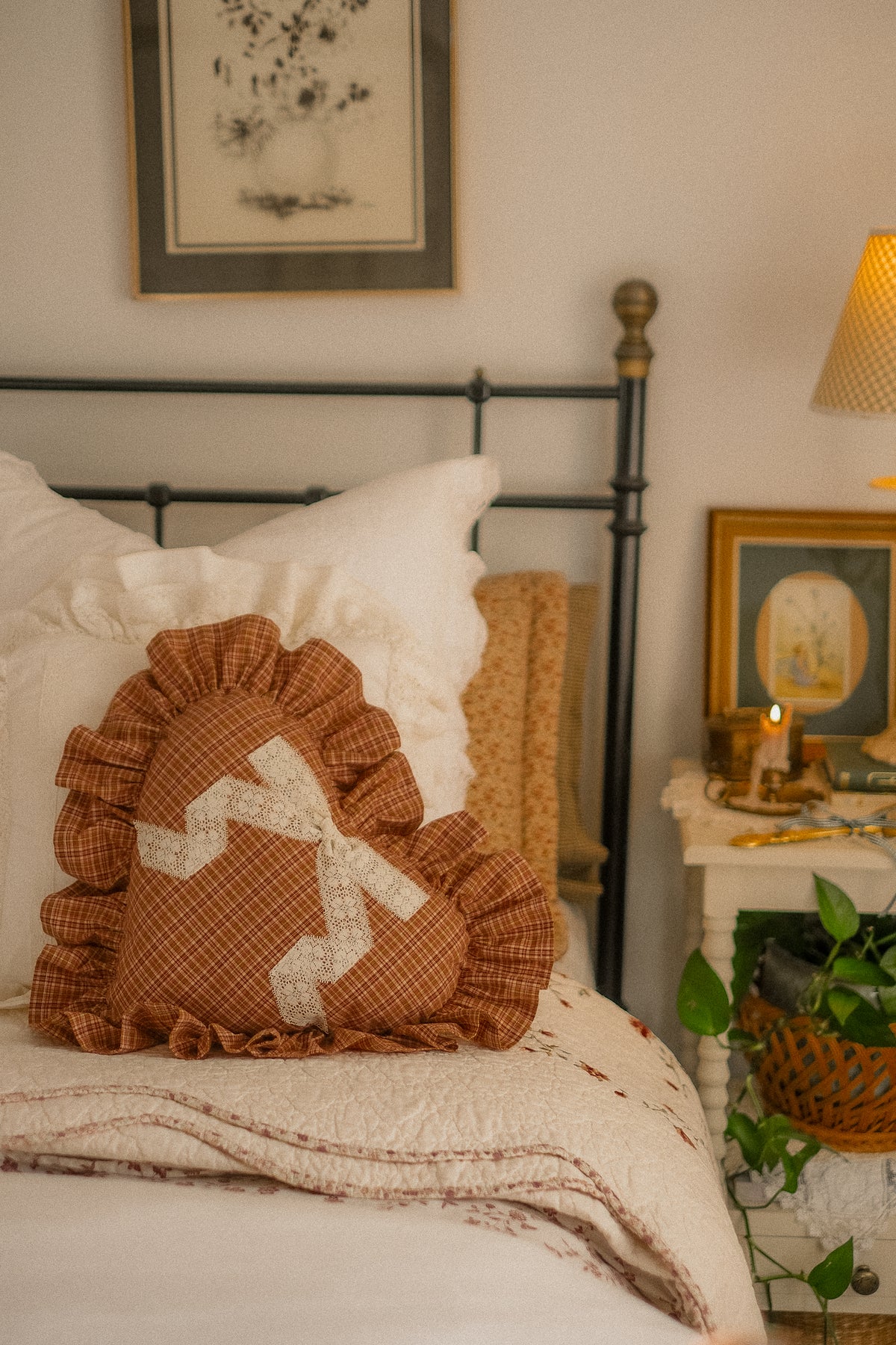 Handmade ruffled heart pillow - autumn plaid🍂