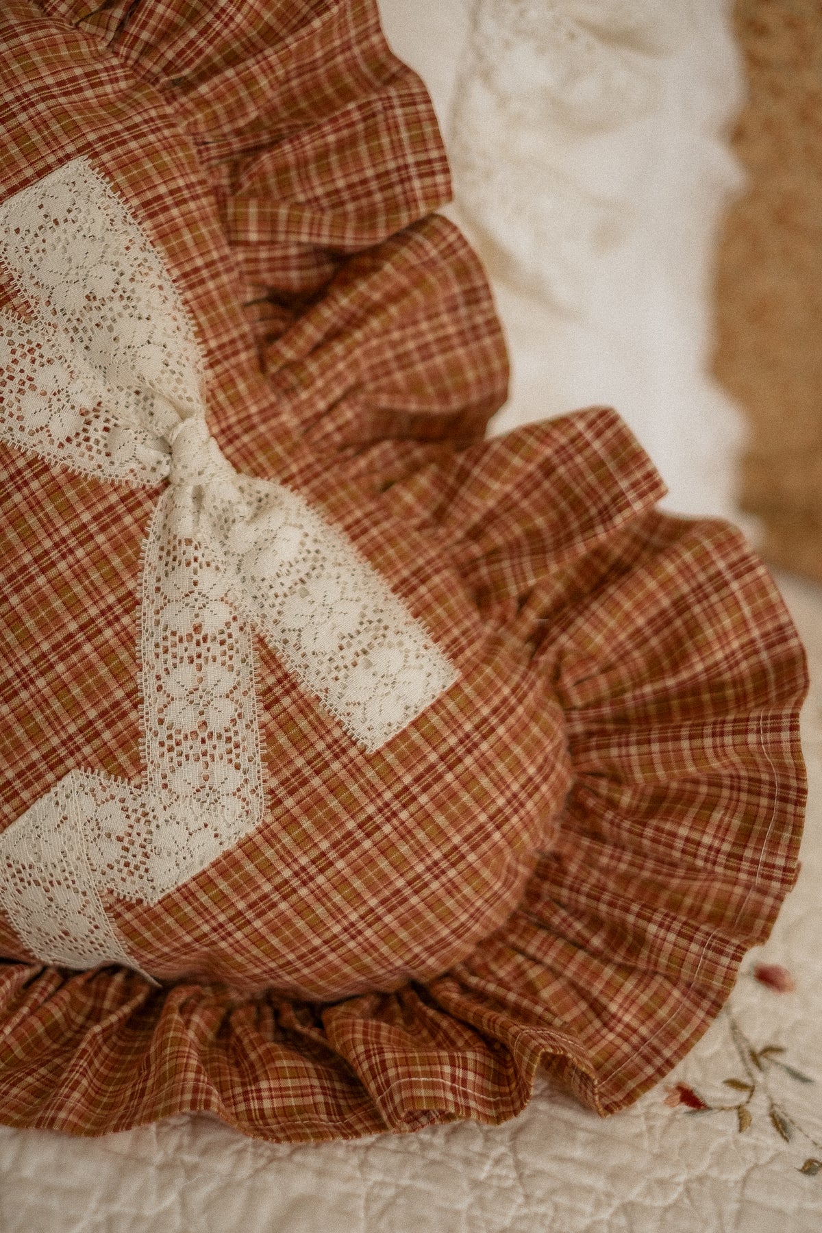 Handmade ruffled heart pillow - autumn plaid🍂