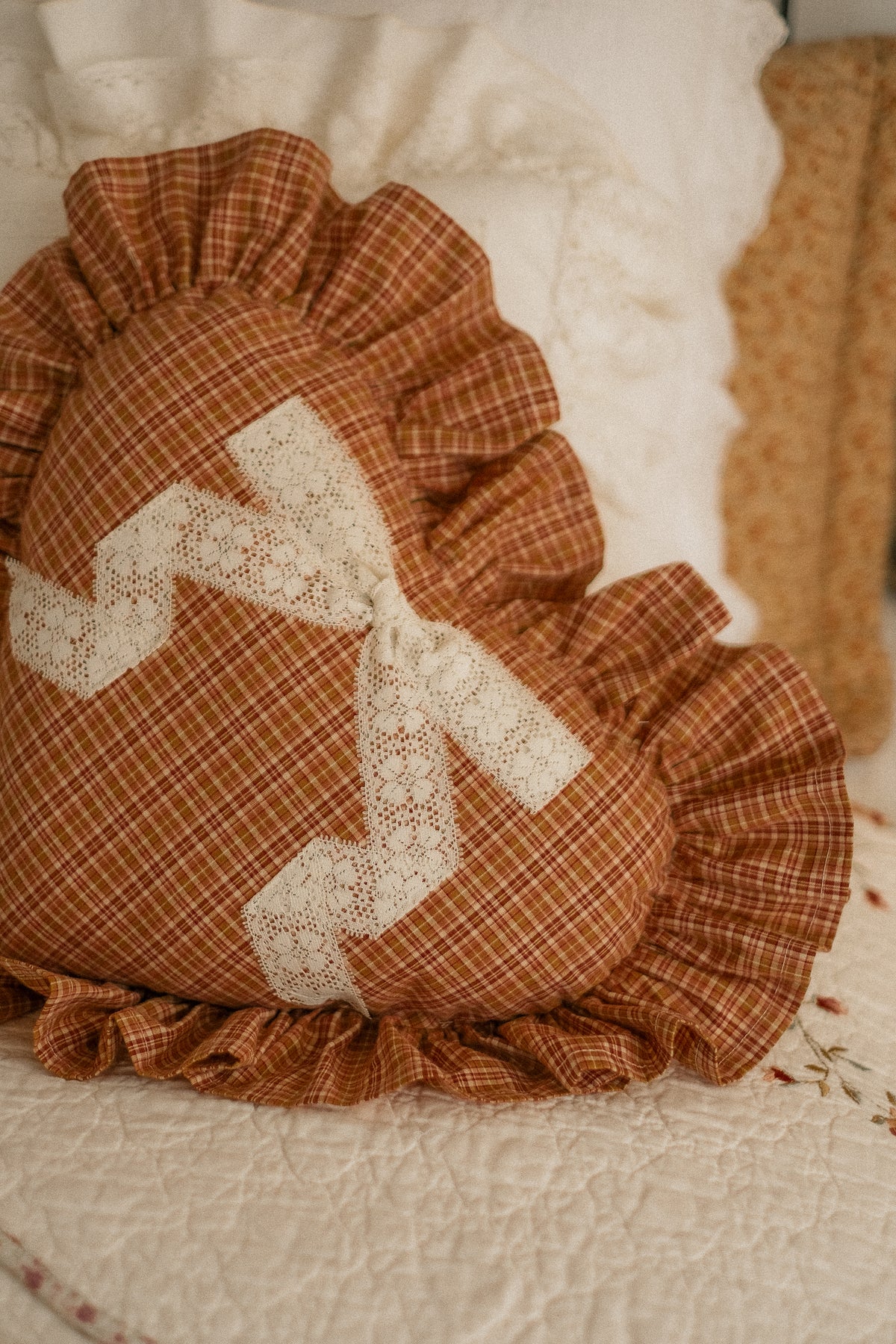 Handmade ruffled heart pillow - autumn plaid🍂