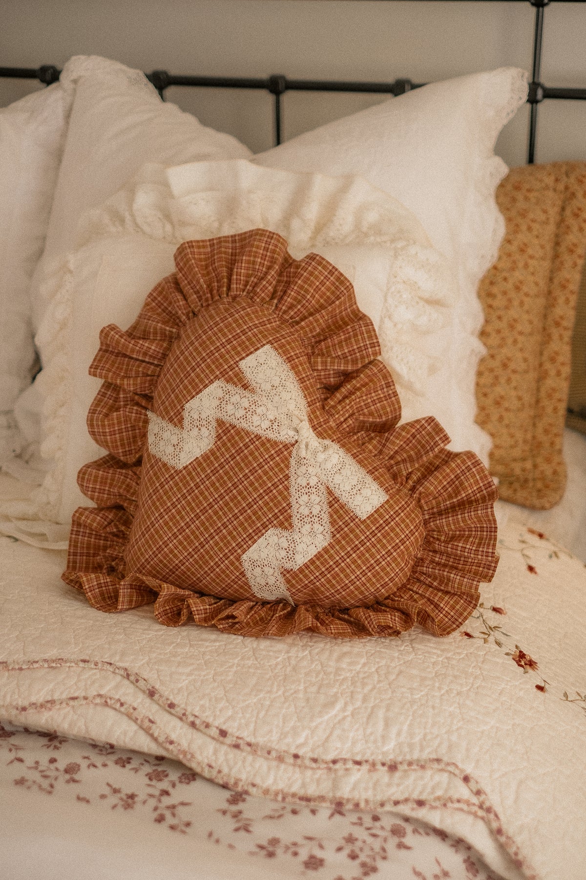 Handmade ruffled heart pillow - autumn plaid🍂