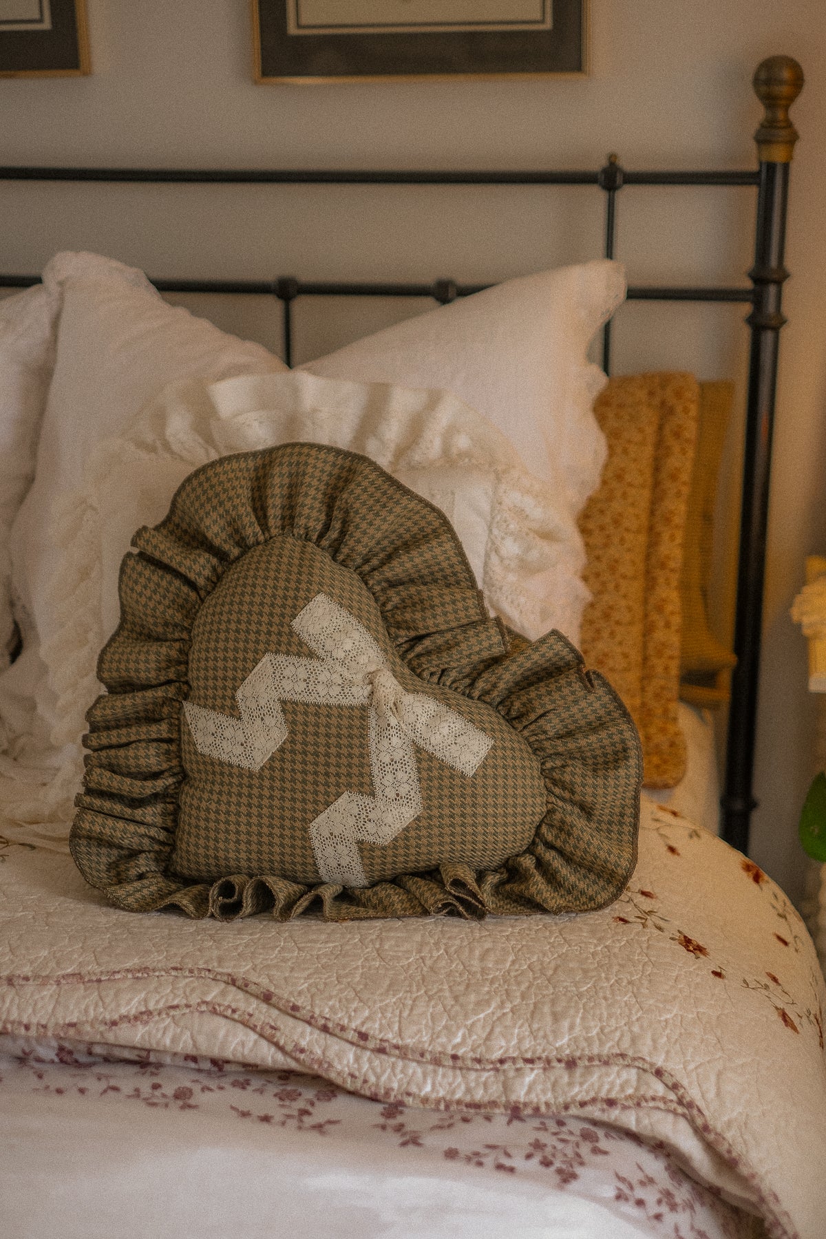 Handmade ruffled heart pillow - moss🍂