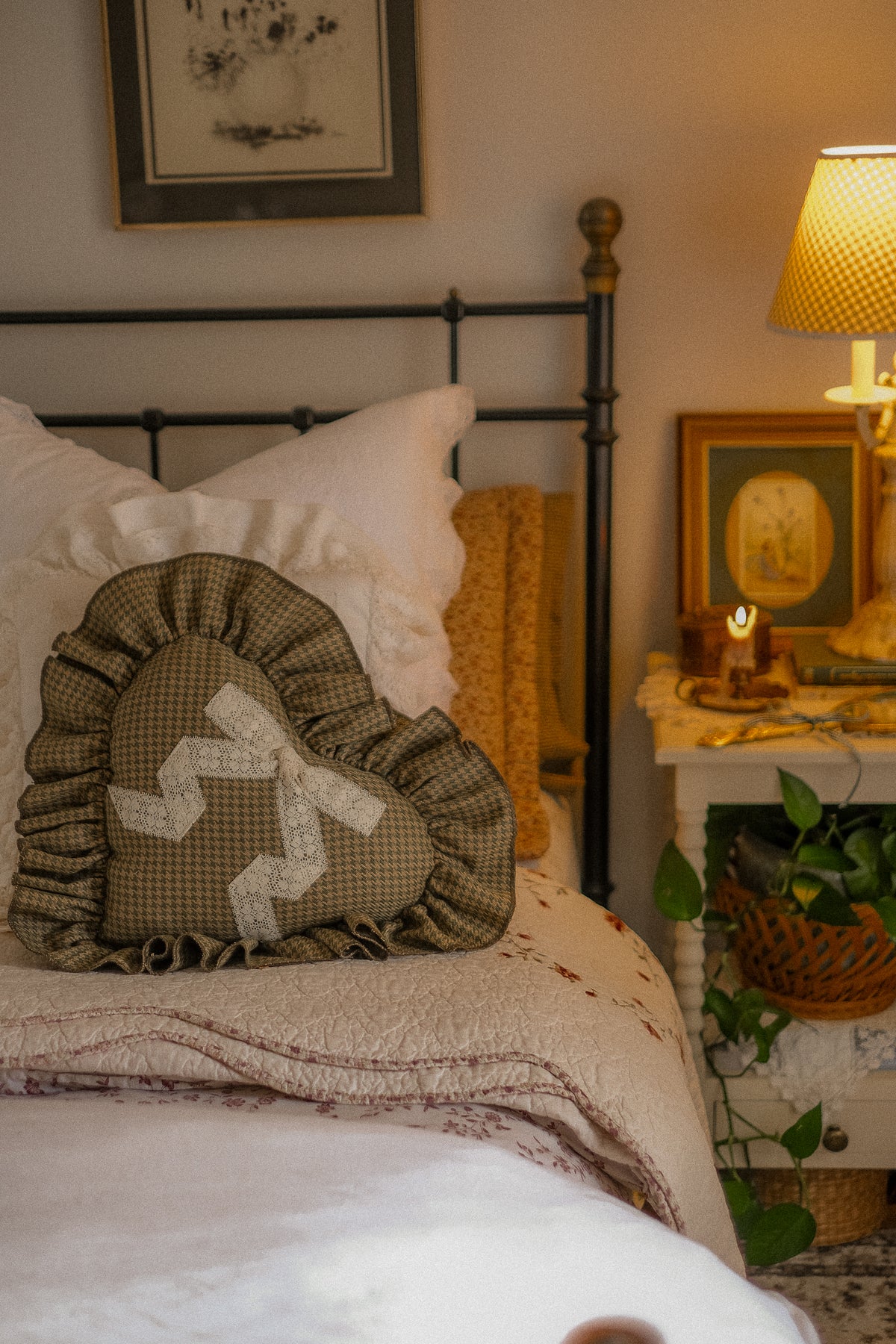 Handmade ruffled heart pillow - moss🍂