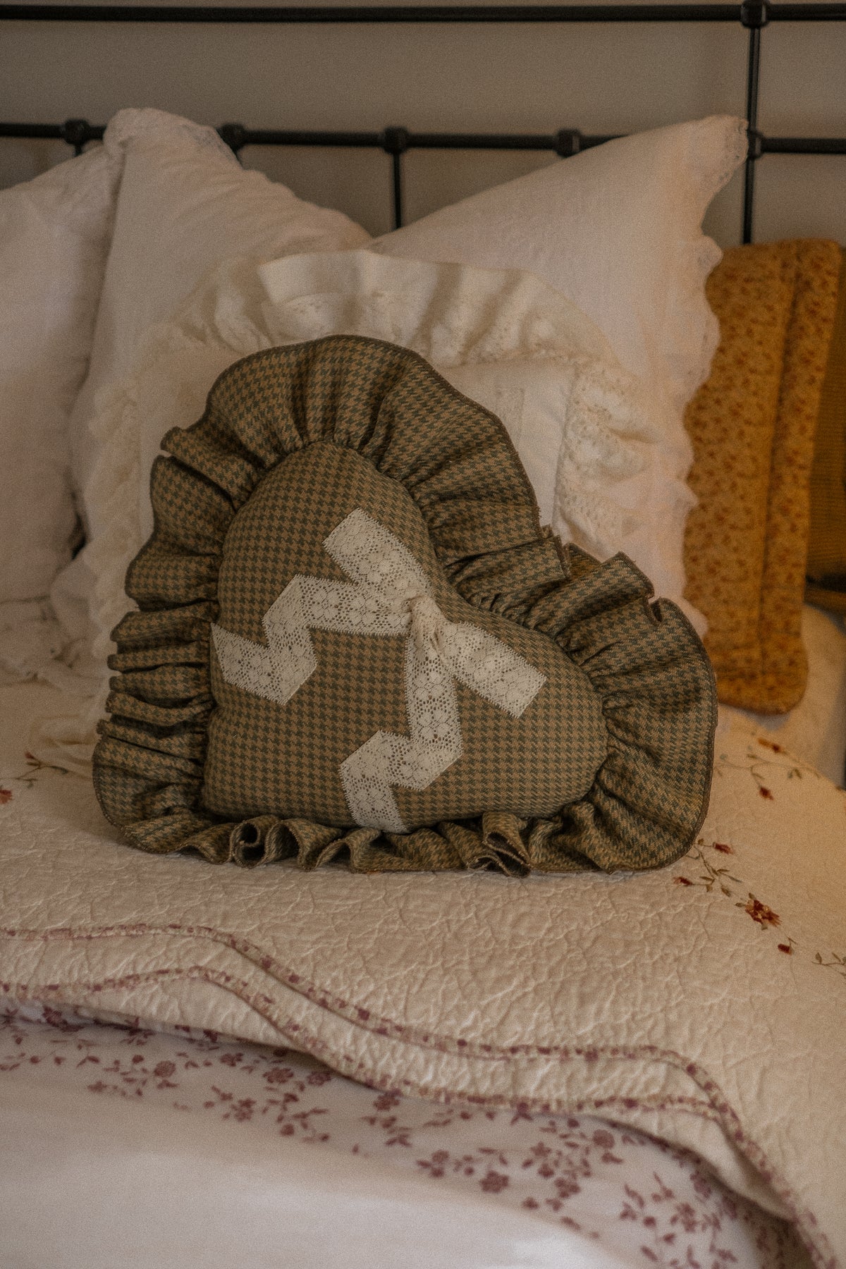 Handmade ruffled heart pillow - moss🍂