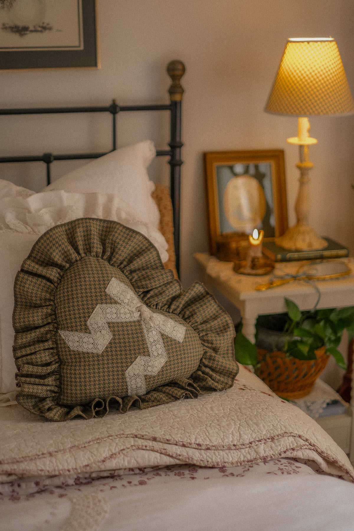 Handmade ruffled heart pillow - moss🍂