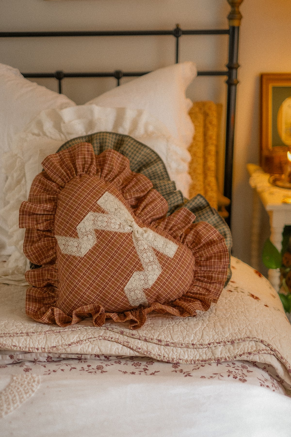 Handmade ruffled heart pillow - autumn plaid🍂