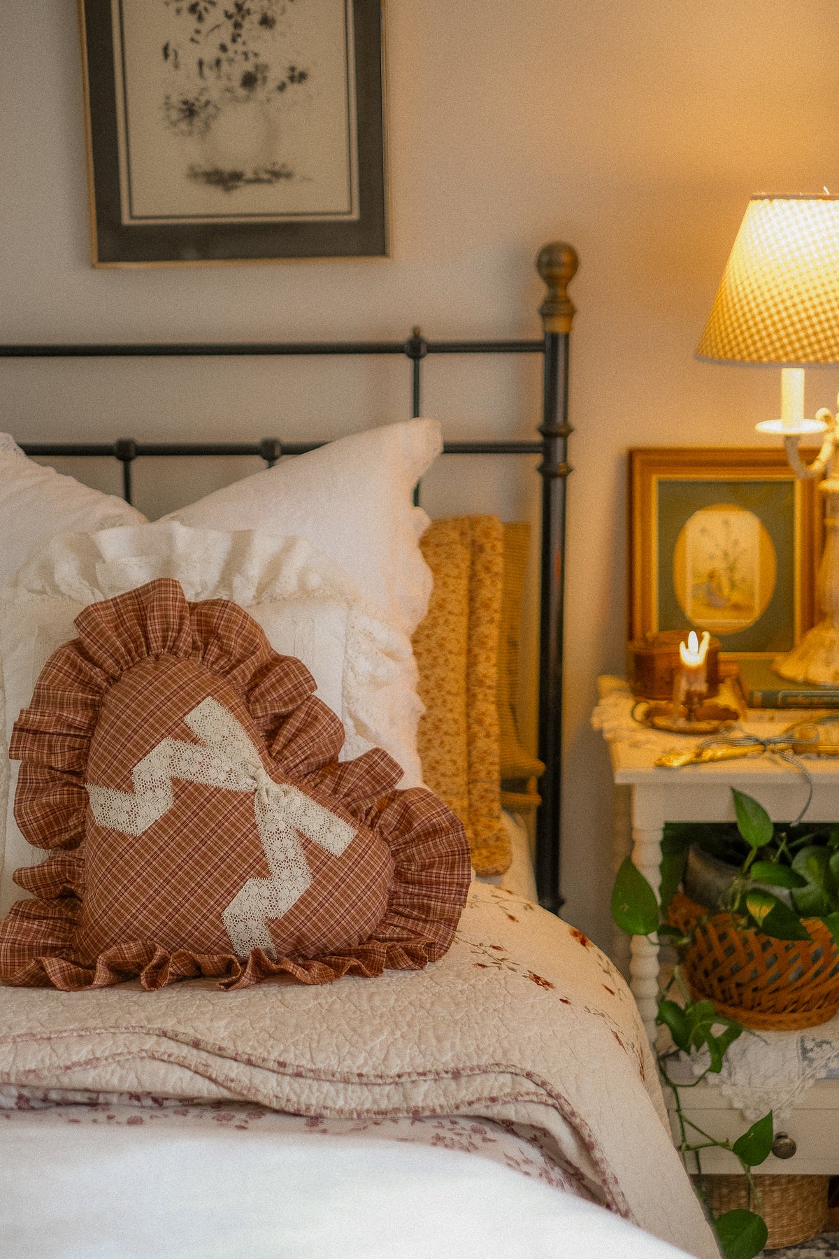 Handmade ruffled heart pillow - autumn plaid🍂