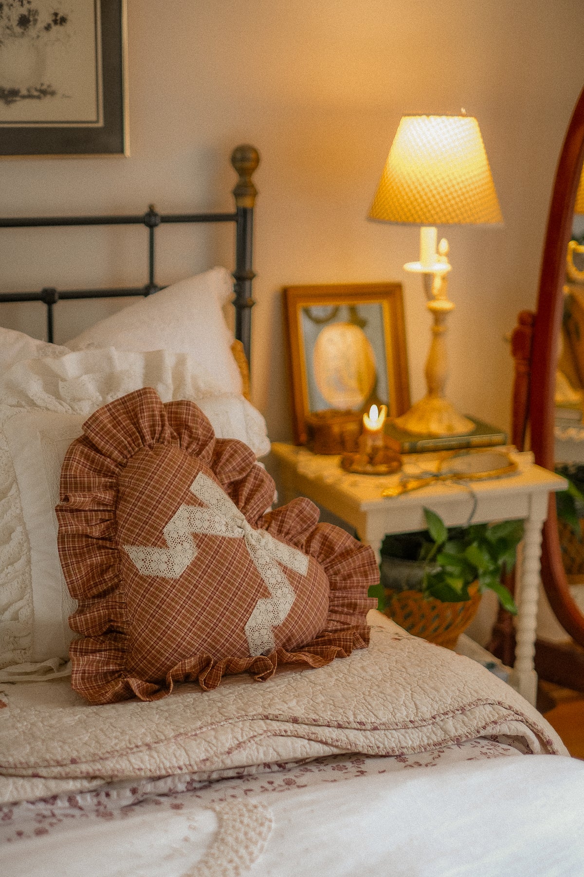 Handmade ruffled heart pillow - autumn plaid🍂