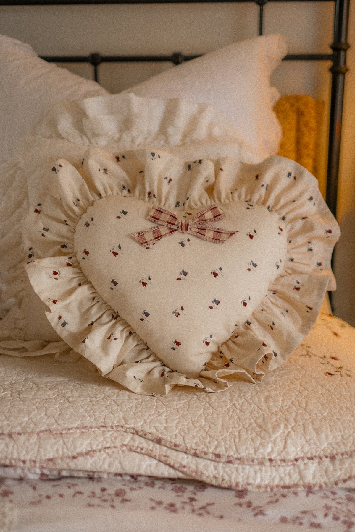 Handmade ruffled heart pillow - autumn rose 🥀