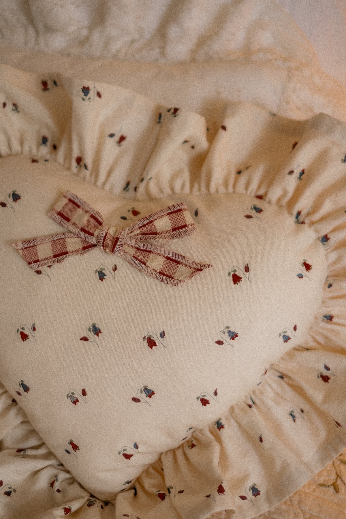 Handmade ruffled heart pillow - autumn rose 🥀