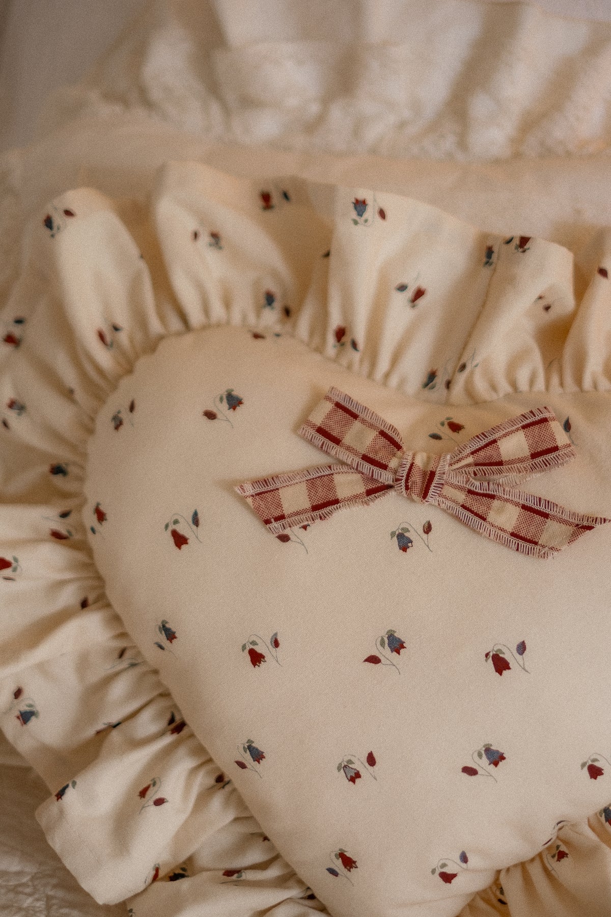 Handmade ruffled heart pillow - autumn rose 🥀
