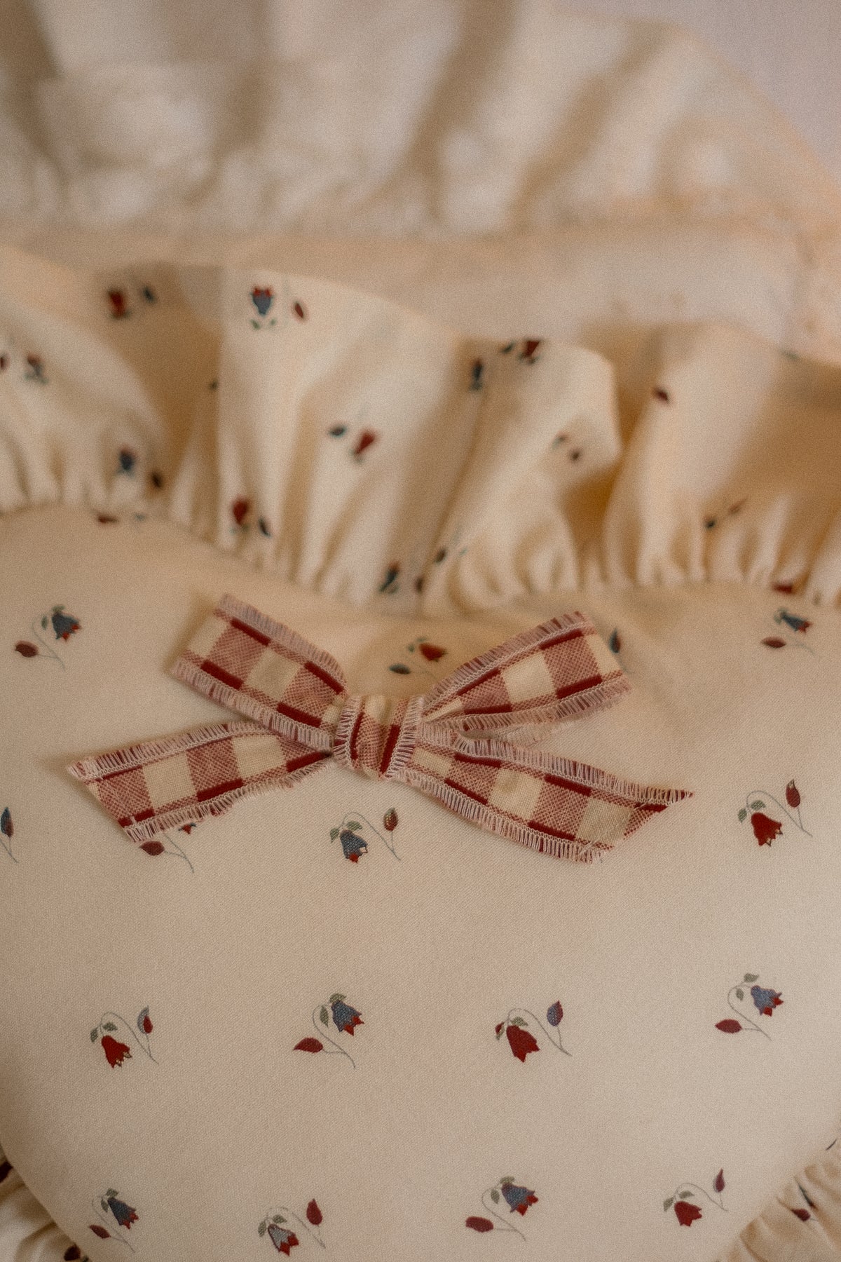 Handmade ruffled heart pillow - autumn rose 🥀