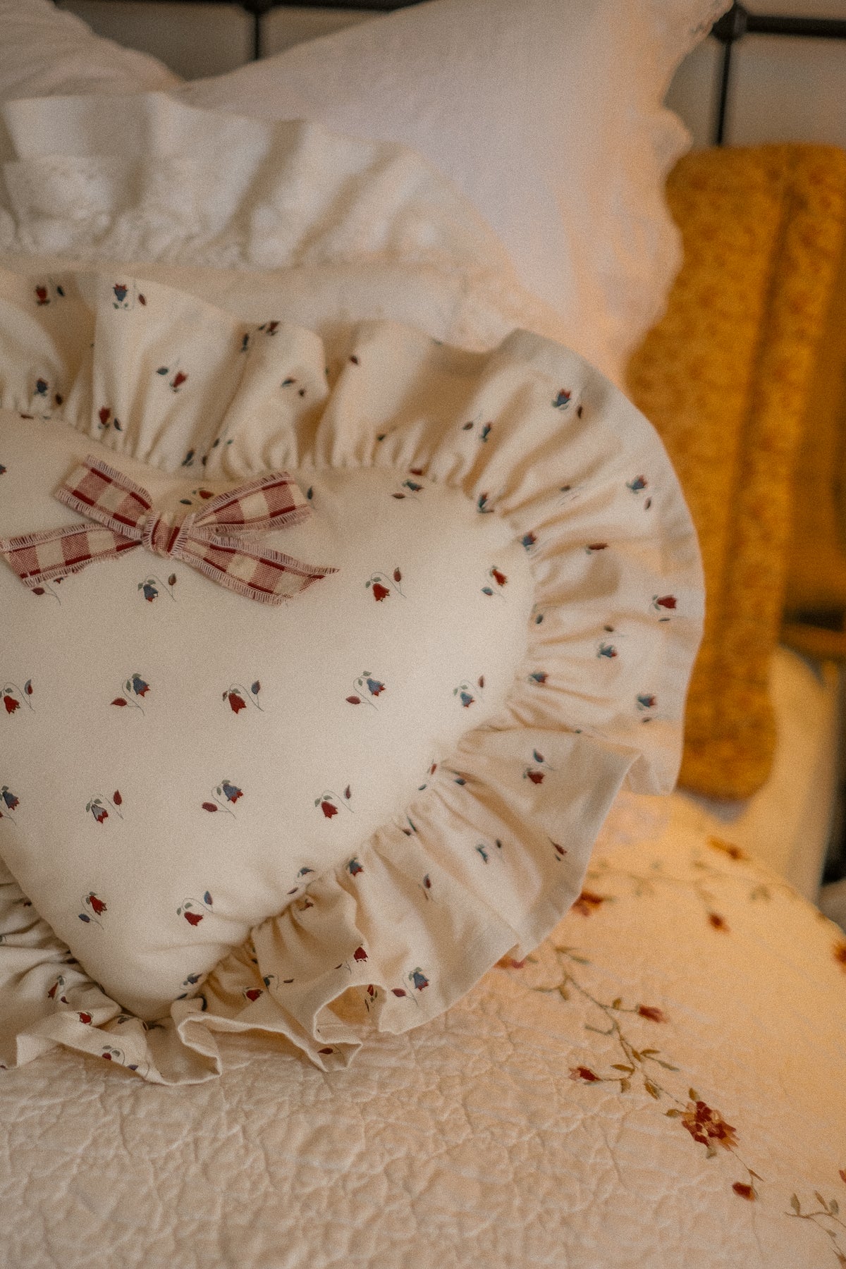Handmade ruffled heart pillow - autumn rose 🥀