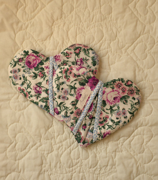 Handmade heart shaped oven mitts (pair) - Primrose