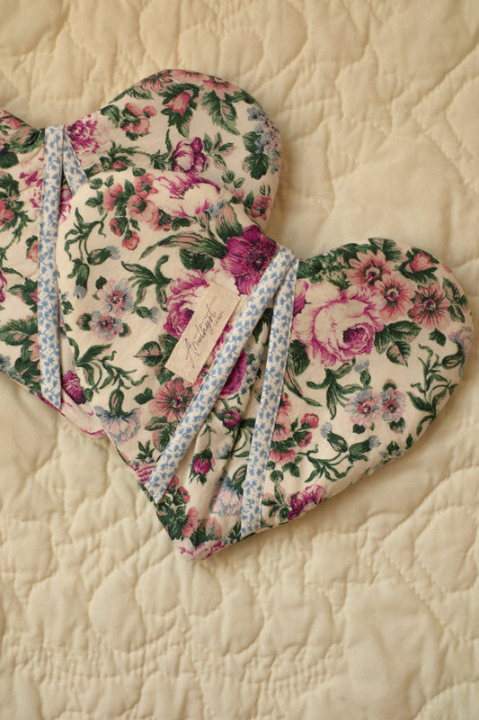 Handmade heart shaped oven mitts (pair) - Primrose