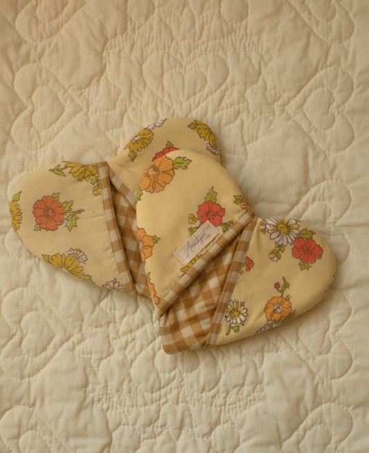 Handmade heart shaped oven mitts (pair) - Magnolia