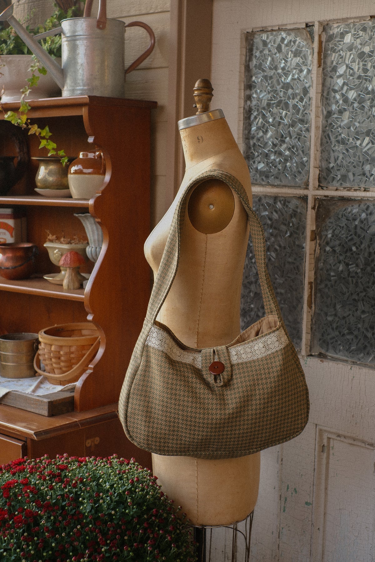 Handmade houndstooth lace tote 📖