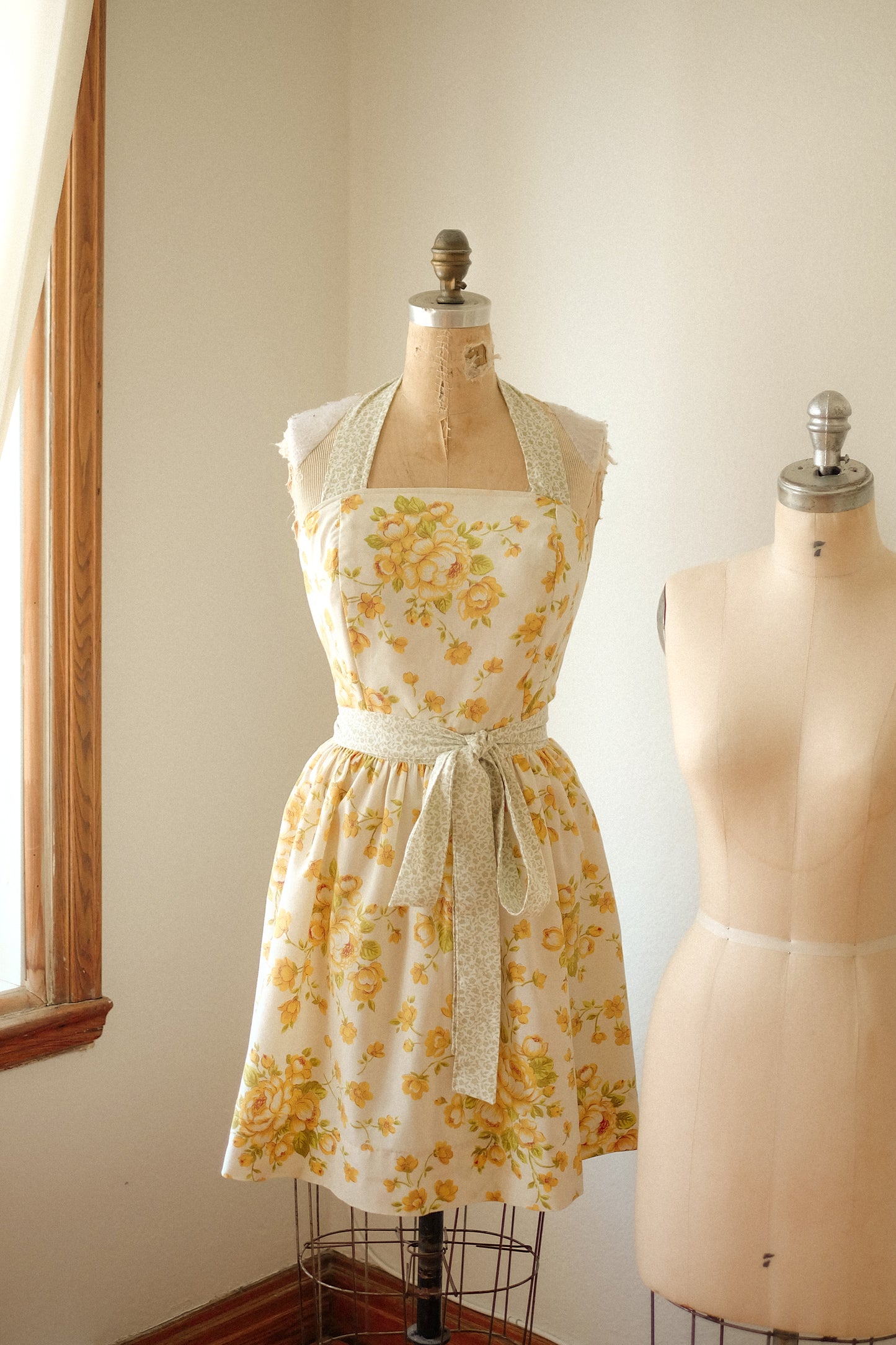 Handmade vintage floral apron - Honey ♡