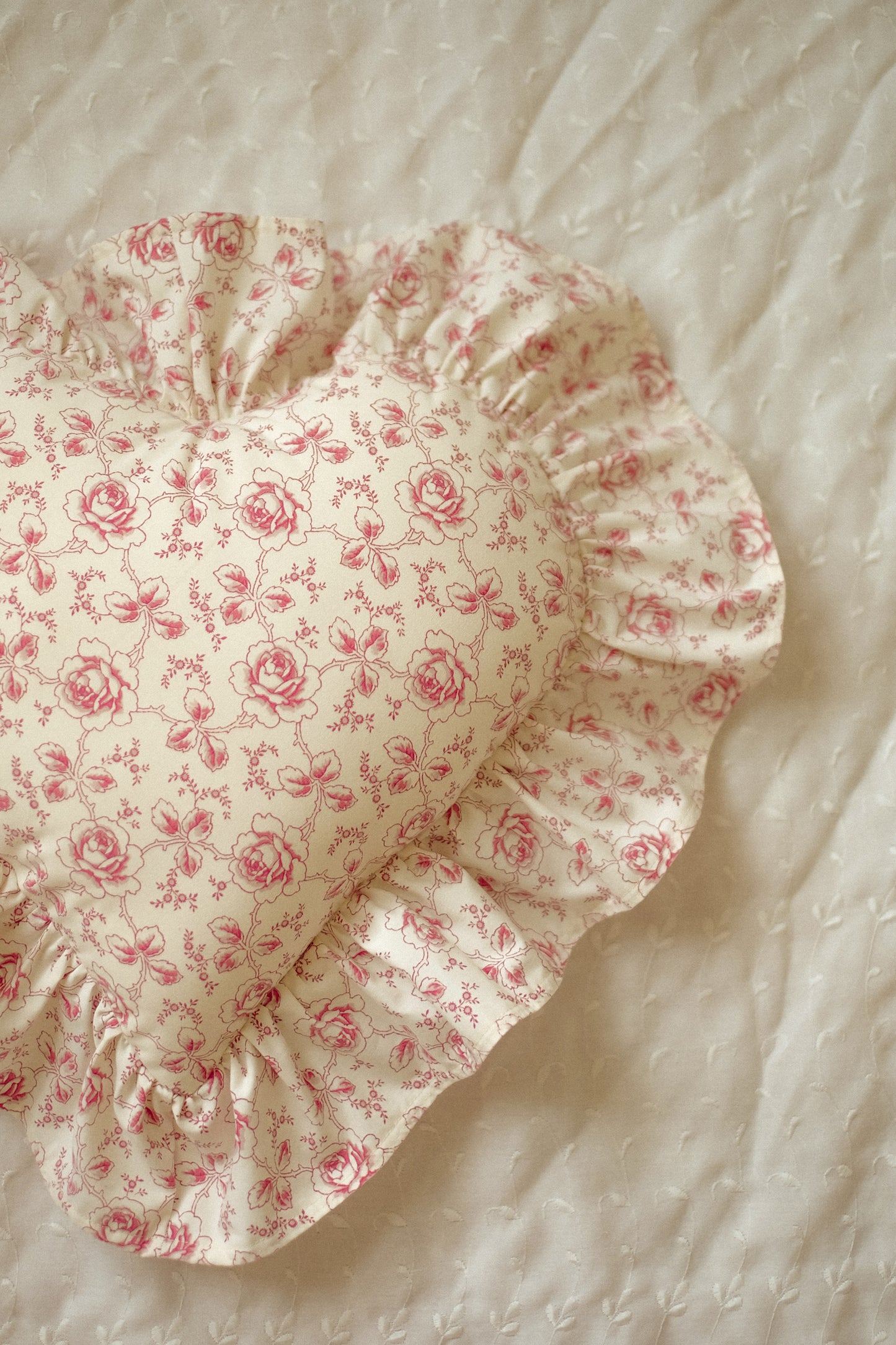 Handmade ruffled heart pillow - Rosebud♡