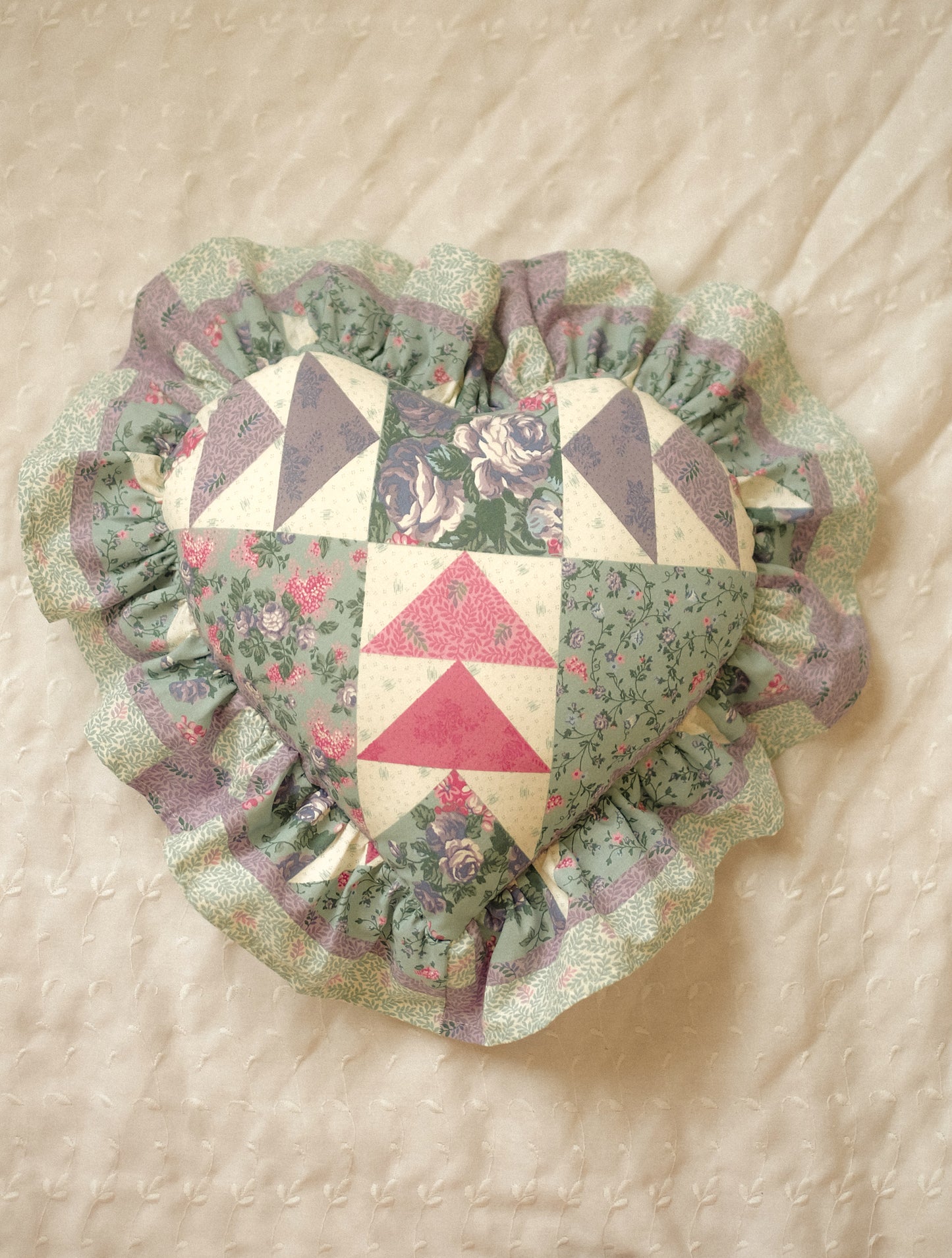 Handmade ruffled heart pillow - Love hearts♡