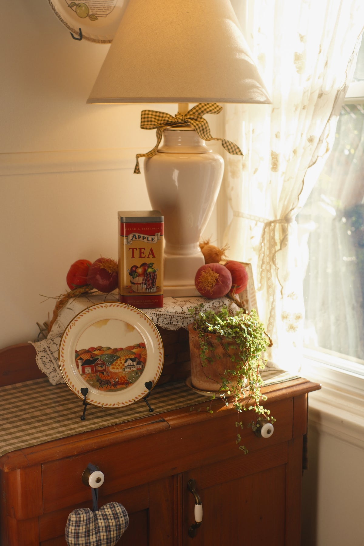 Vintage autumn scenery wall plate 🍂