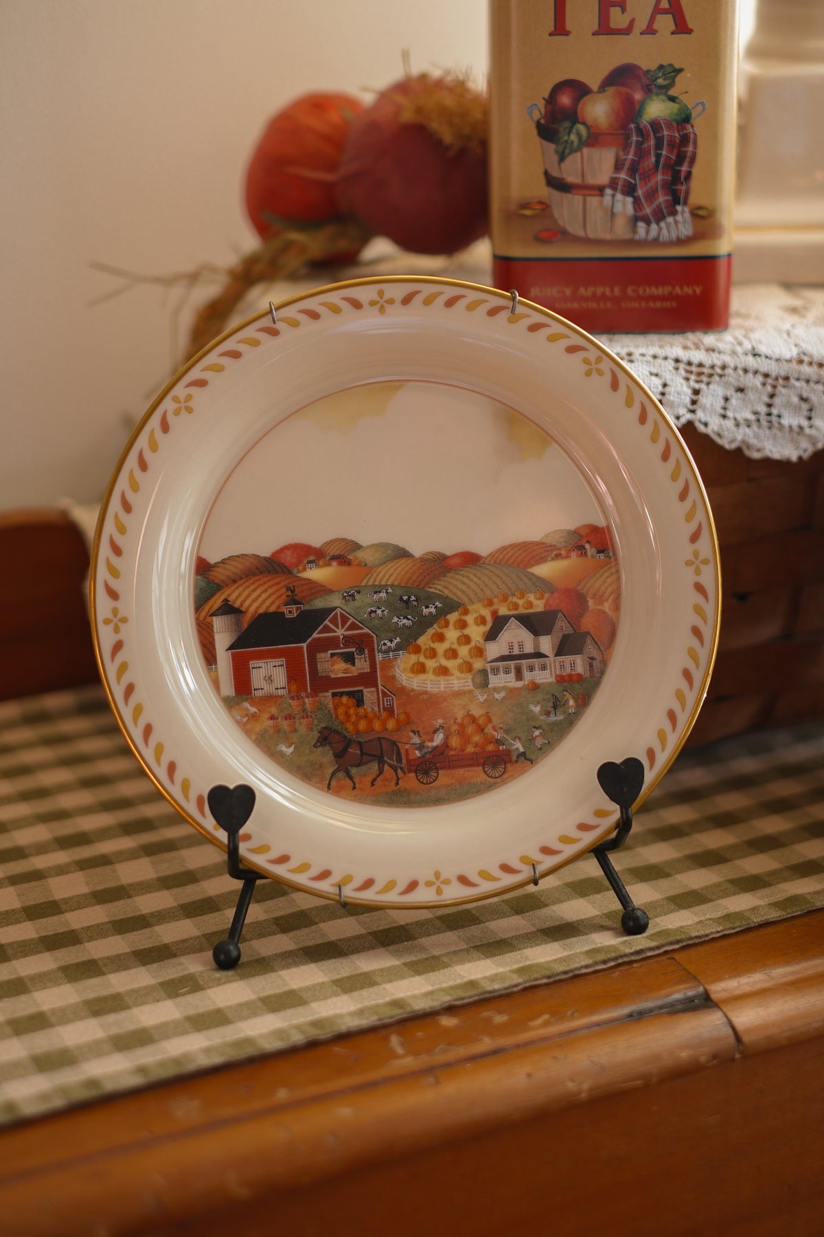 Vintage autumn scenery wall plate 🍂