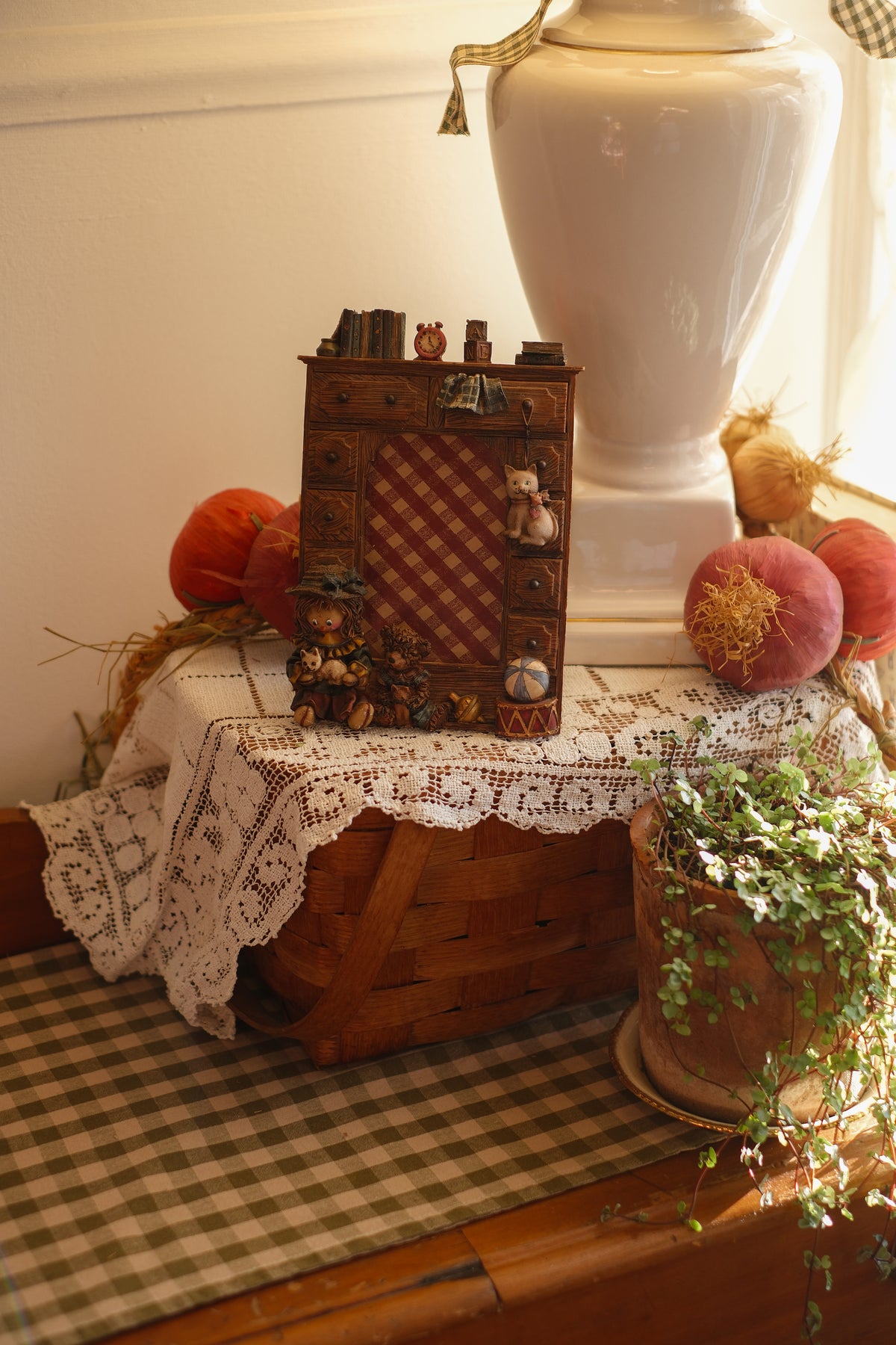 Vintage rag dool bookshelf frame 📚