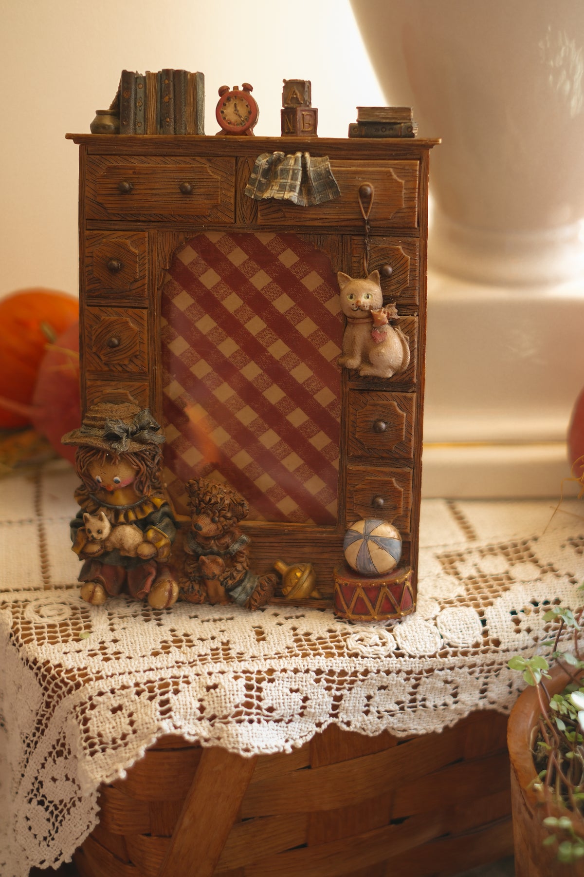 Vintage rag dool bookshelf frame 📚