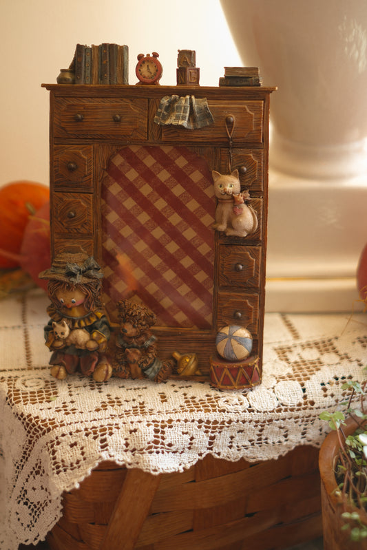 Vintage rag dool bookshelf frame 📚