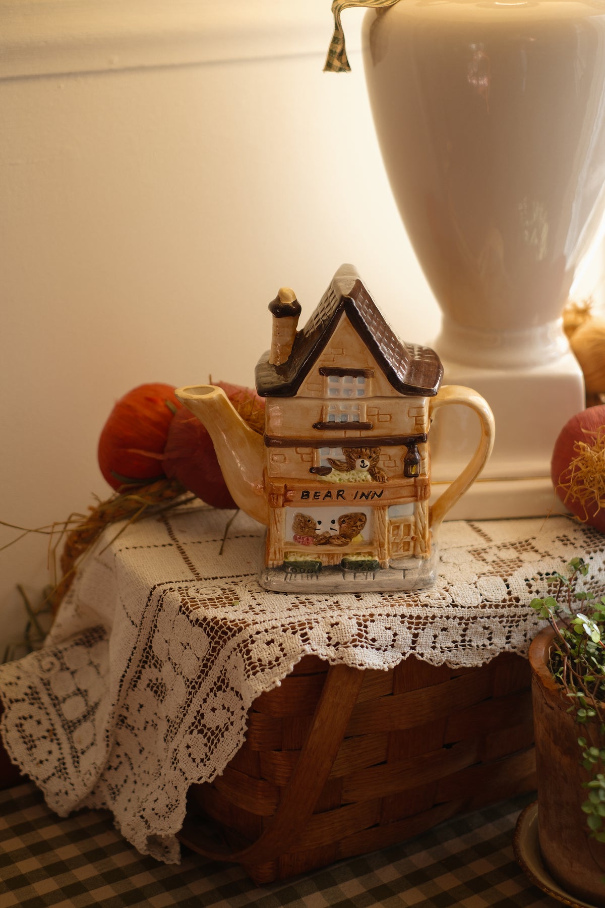 Vintage teddy bear house tea pot 🧸