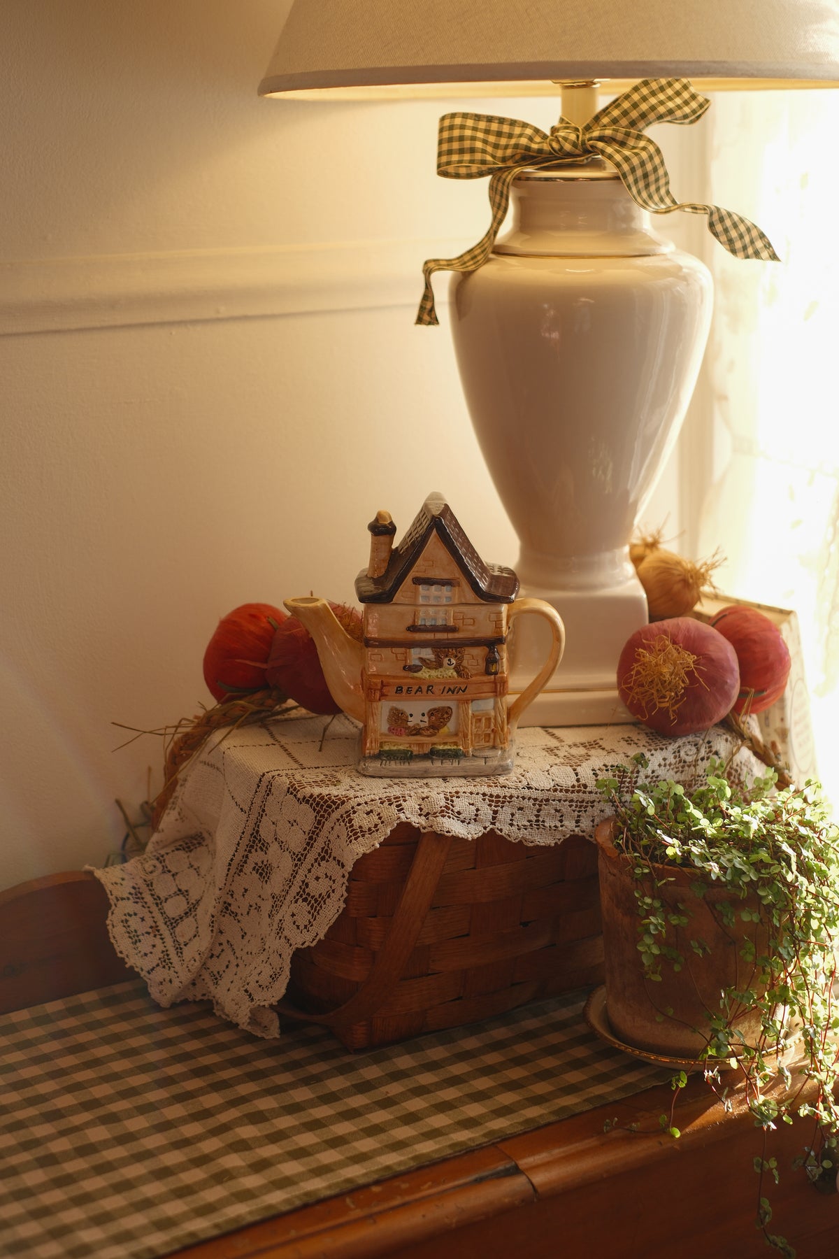 Vintage teddy bear house tea pot 🧸